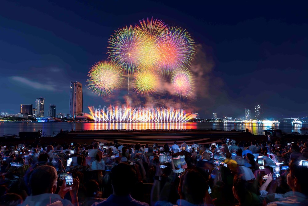 Kh&ocirc;ng chỉ l&agrave; cuộc thi ph&aacute;o hoa, DIFF 2026 c&ograve;n mang đến h&agrave;nh tr&igrave;nh trải nghiệm k&eacute;o d&agrave;i hơn một th&aacute;ng giữa l&ograve;ng Đ&agrave; Nẵng s&ocirc;i động.