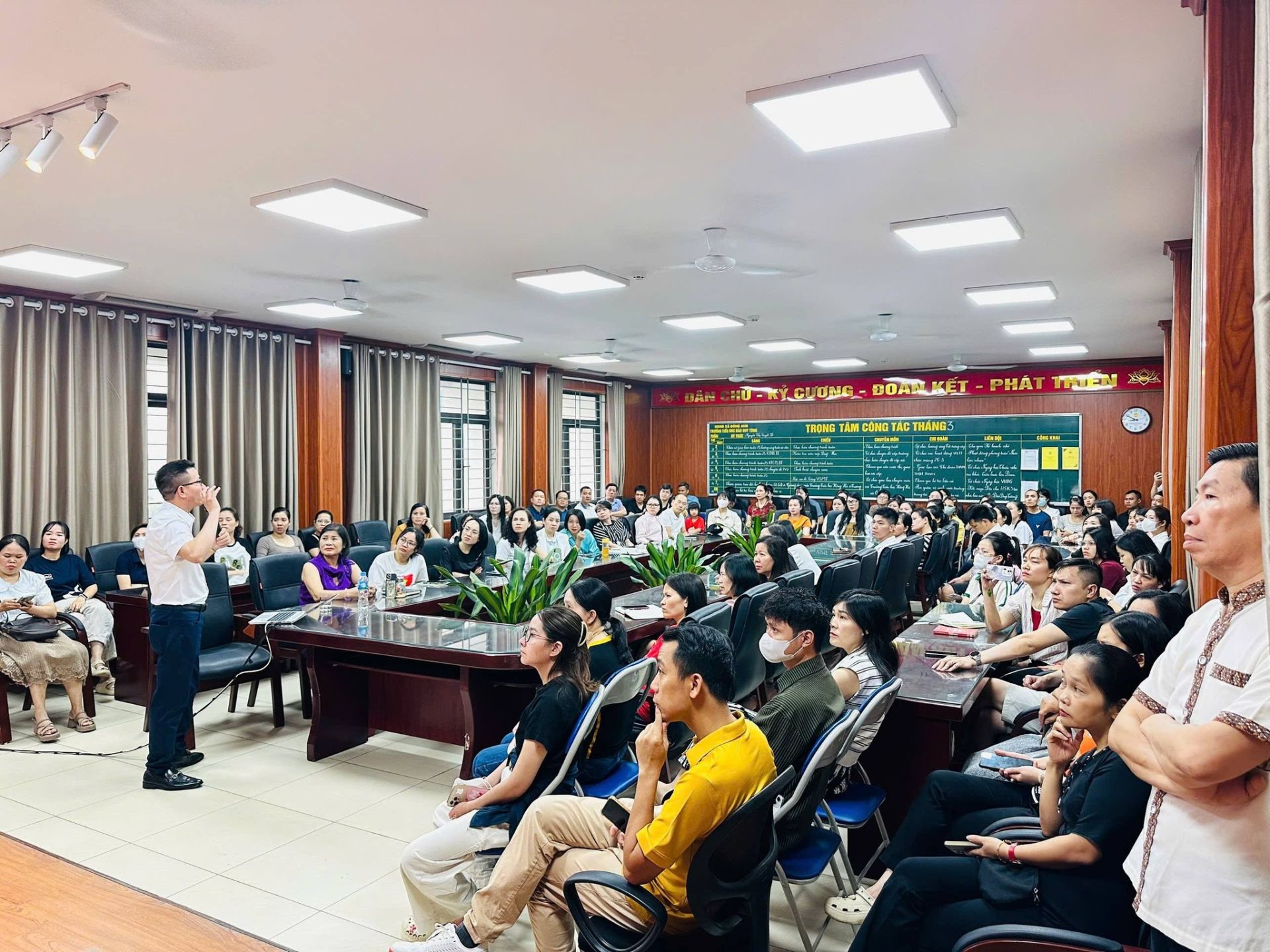 Buổi tập huấn đ&atilde; để lại nhiều gi&aacute; trị thiết thực, g&oacute;p phần n&acirc;ng cao nhận thức v&agrave; kỹ năng cho phụ huynh. 