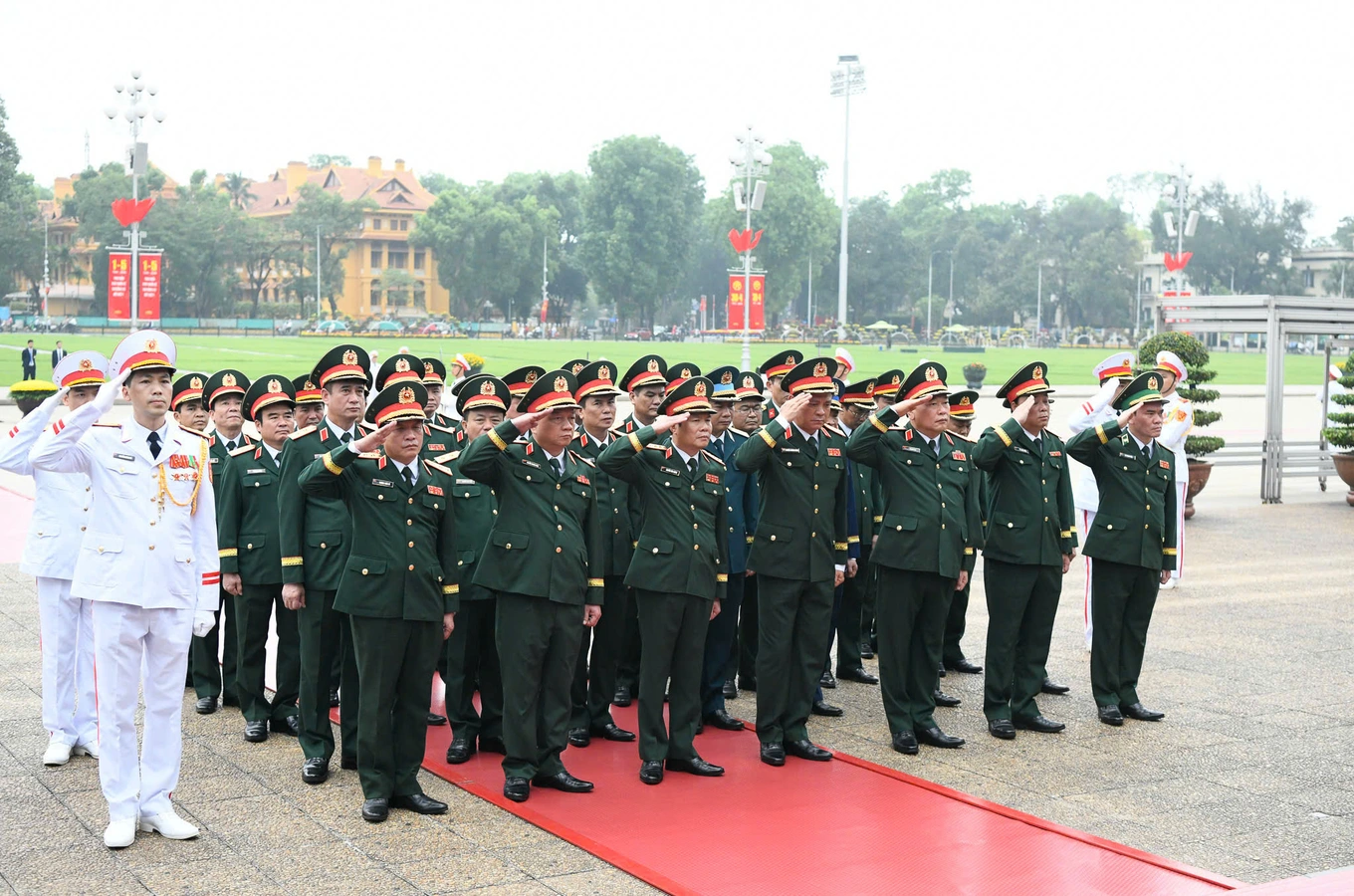 Đo&agrave;n đại biểu Qu&acirc;n ủy Trung ương - Bộ Quốc ph&ograve;ng.