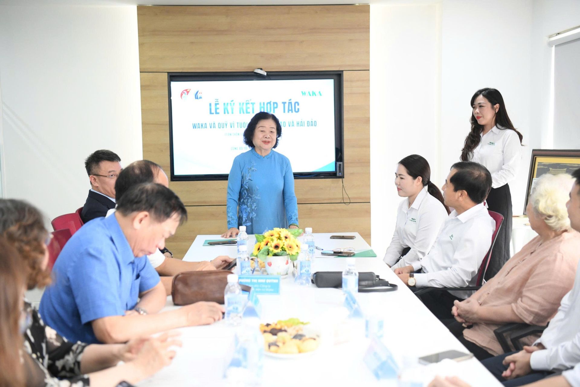 B&agrave; Trương Mỹ Hoa - Nguy&ecirc;n B&iacute; thư Trung ương Đảng-Nguy&ecirc;n Ph&oacute; Chủ tịch nước CHXHCN Việt Nam-Chủ tịch Quỹ V&igrave; Tuổi trẻ v&ugrave;ng cao v&agrave; Hải đảo-Chủ nhiệm CLB &ldquo;V&igrave; Ho&agrave;ng Sa &ndash; Trường Sa th&acirc;n y&ecirc;u&rdquo; ph&aacute;t biểu tại sự kiện