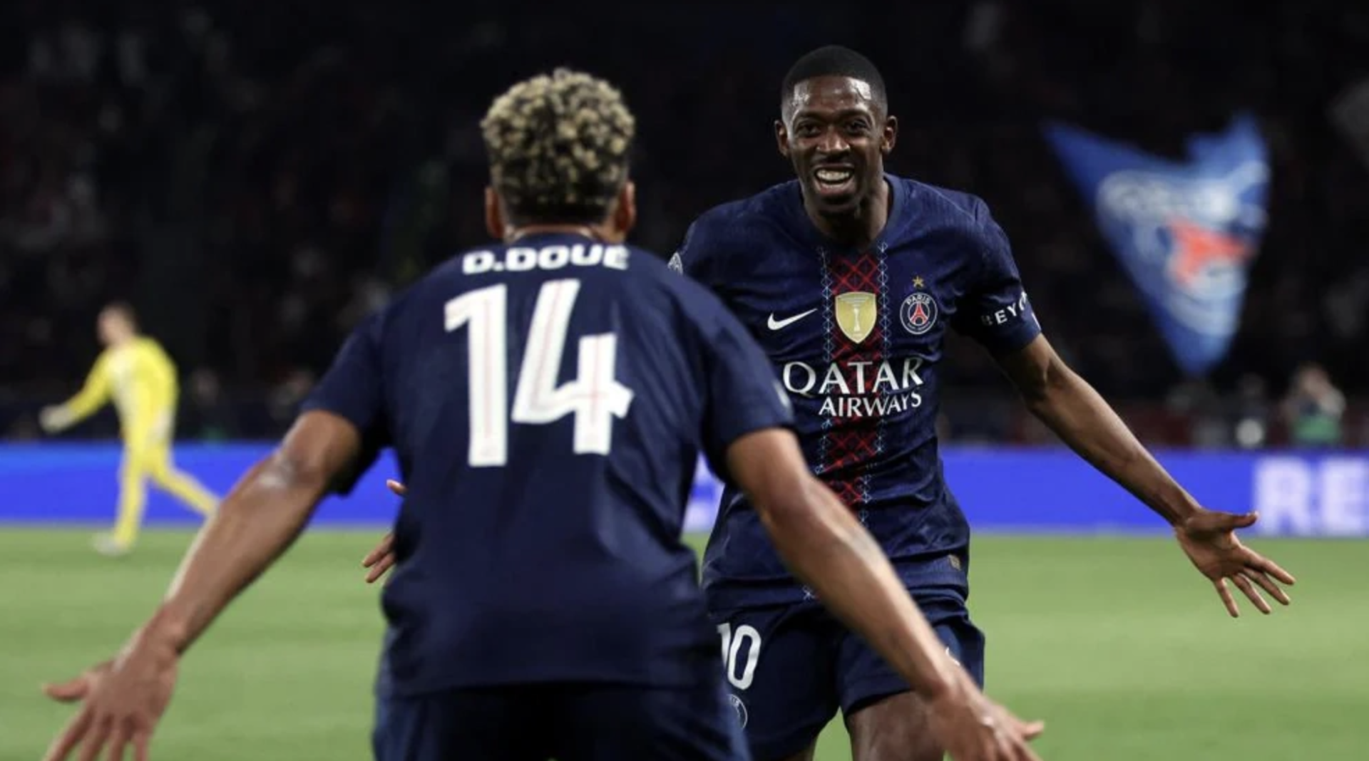 Dembele lập c&uacute; đ&uacute;p cho PSG.