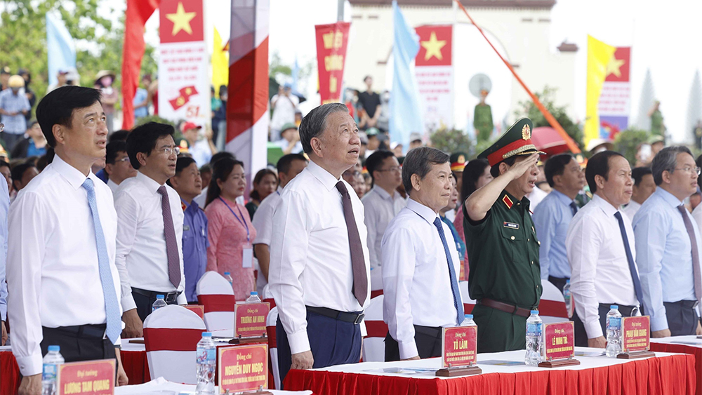 Tổng Bí thư, Chủ tịch nước dự Lễ Thượng cờ "Thống nhất non song"