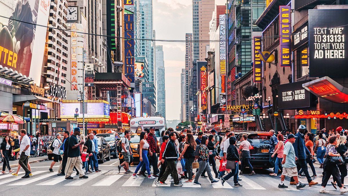 New York City mang đến trải nghiệm thị gi&aacute;c đặc trưng nhờ trục phố thẳng, c&aacute;c điểm nhấn kiến tr&uacute;c.