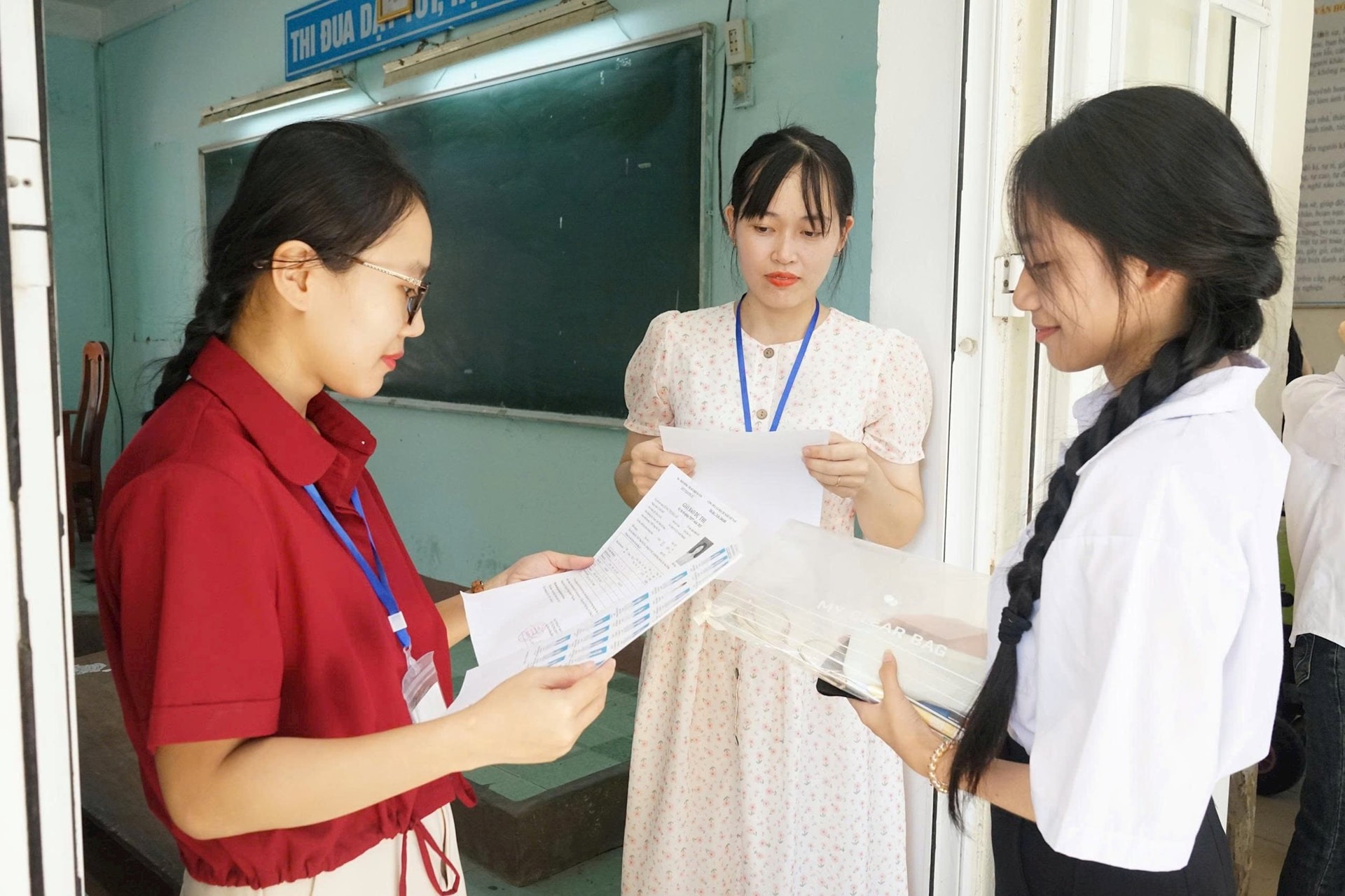 S&ocirc;́ lượng thí sinh đăng ký thi t&ocirc;́t nghi&ecirc;̣p THPT năm 2026 đ&ocirc;ng nh&acirc;́t k&ecirc;̉ từ năm 2015 đ&ecirc;́n nay.