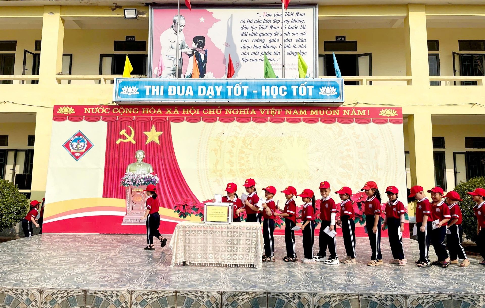 Mỗi tuần một việc tốt theo b&aacute;o Đội&rdquo;, &ldquo;G&oacute;c đọc b&aacute;o &ndash; g&oacute;c việc tốt&rdquo;, &ldquo;Nhật k&yacute; l&agrave;m theo lời hay tr&ecirc;n b&aacute;o&rdquo;&hellip; Qua đ&oacute; g&oacute;p phần lan tỏa những gi&aacute; trị nh&acirc;n văn t&iacute;ch cực trong học sinh.