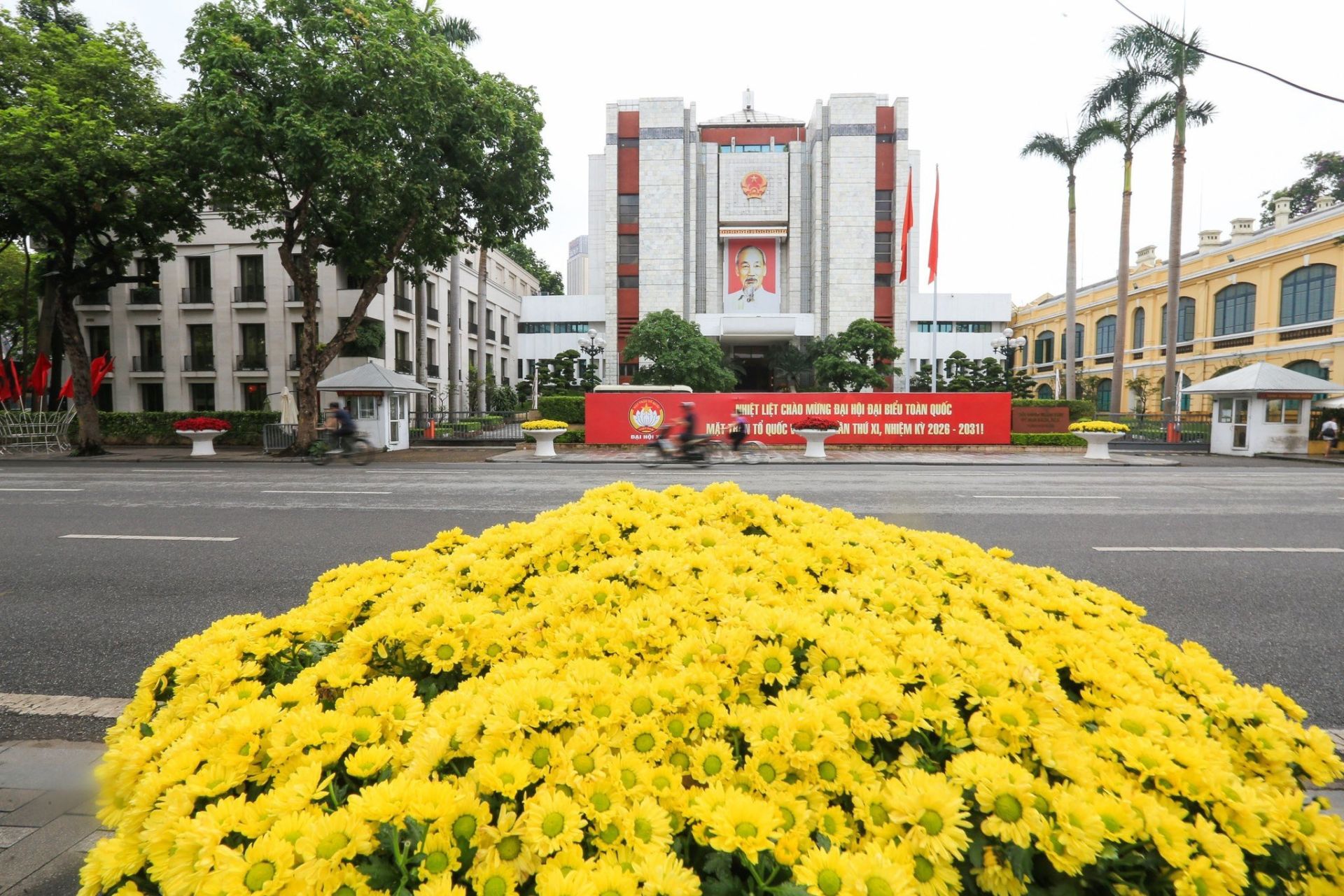 Đại hội đại biểu to&agrave;n quốc Mặt trận Tổ quốc Việt Nam l&agrave; sự kiện ch&iacute;nh trị - x&atilde; hội quan trọng, thể hiện cho sức mạnh của khối đại đo&agrave;n kết to&agrave;n d&acirc;n tộc trong kỷ nguy&ecirc;n mới, diễn ra ngay sau th&agrave;nh c&ocirc;ng của Đại hội đại biểu to&agrave;n quốc lần thứ XIV của Đảng v&agrave; cuộc bầu cử đại biểu Quốc hội kh&oacute;a XVI, Hội đồng nh&acirc;n d&acirc;n c&aacute;c cấp nhiệm kỳ 2026 - 2031.