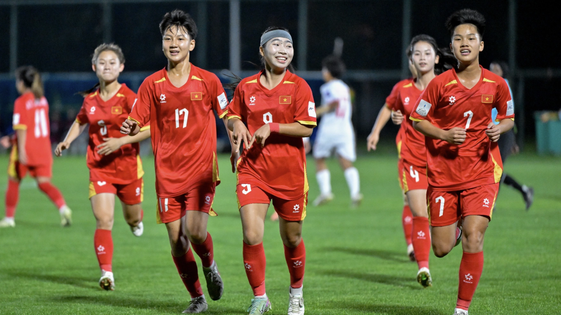 Tuyển U17 nữ Việt Nam lần đầu vào tứ kết châu Á nhờ hai siêu phẩm đá phạt