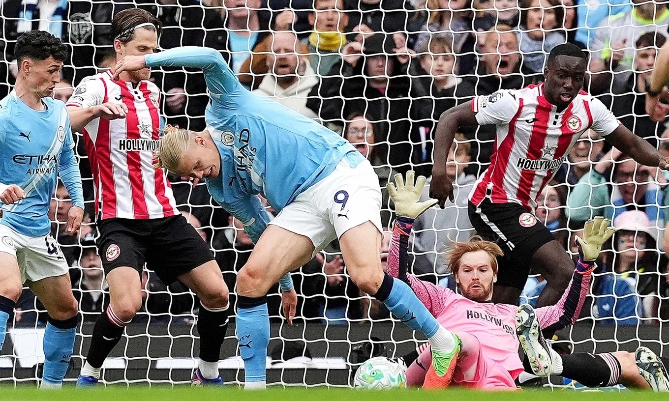 T&igrave;nh huống Haaland đ&aacute;nh g&oacute;t n&acirc;ng tỷ số l&ecirc;n 2-0 cho Man City.