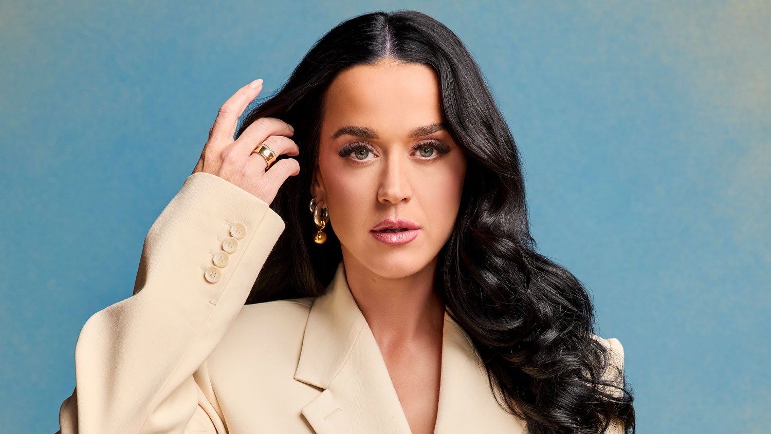 Michael Buble v&agrave; Katy Perry l&agrave; 2 trong số c&aacute;c nghệ sĩ biểu diễn tại khai mạc World Cup.