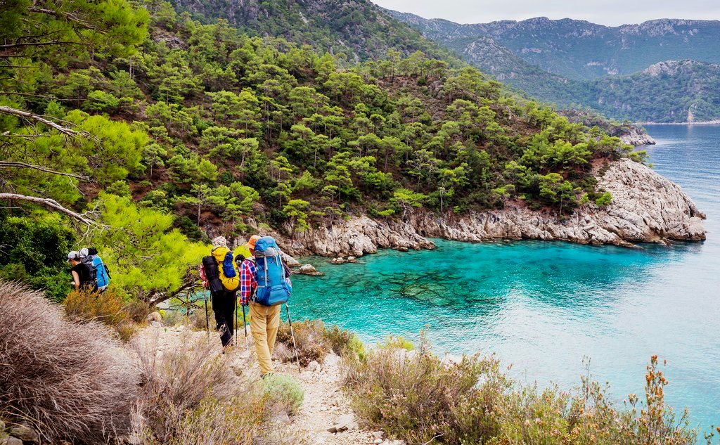 Đường Lycia l&agrave; một tuyến đường đi bộ d&agrave;i 760km, đi khoảng 35 ng&agrave;y, chạy dọc theo bờ biển Lycia ở miền nam Thổ Nhĩ Kỳ, từ Fethiye đến Antalya.