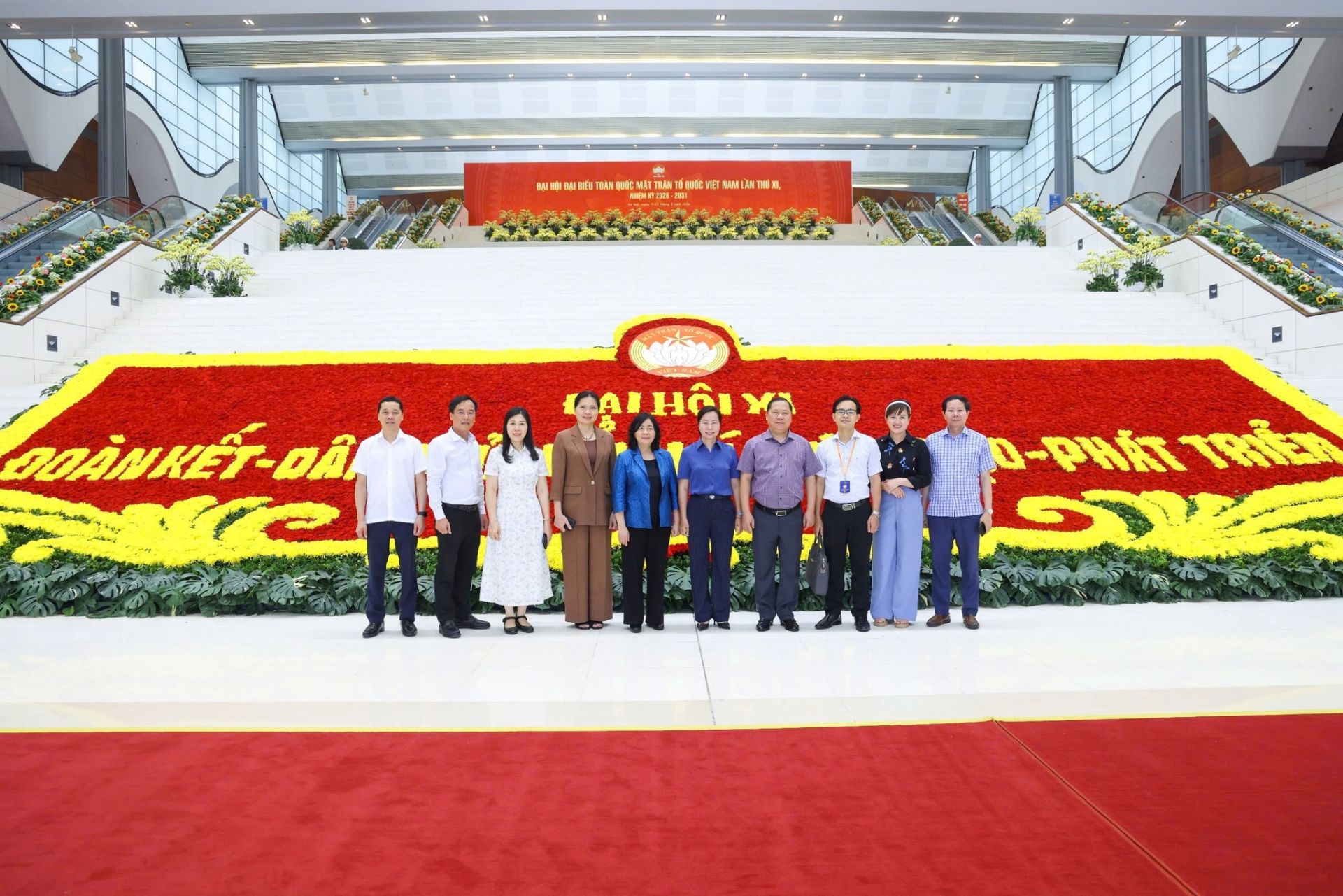 Chiều 10/5, Ủy vi&ecirc;n Bộ Ch&iacute;nh trị, B&iacute; thư Trung ương Đảng, Chủ tịch Ủy ban Trung ương MTTQ Việt Nam B&ugrave;i Thị Minh Ho&agrave;i c&ugrave;ng đo&agrave;n c&ocirc;ng t&aacute;c của Ban Thường trực Ủy ban Trung ương MTTQ Việt Nam đ&atilde; kiểm tra c&ocirc;ng t&aacute;c chuẩn bị cho Đại hội XI tại Trung t&acirc;m Hội nghị quốc gia.