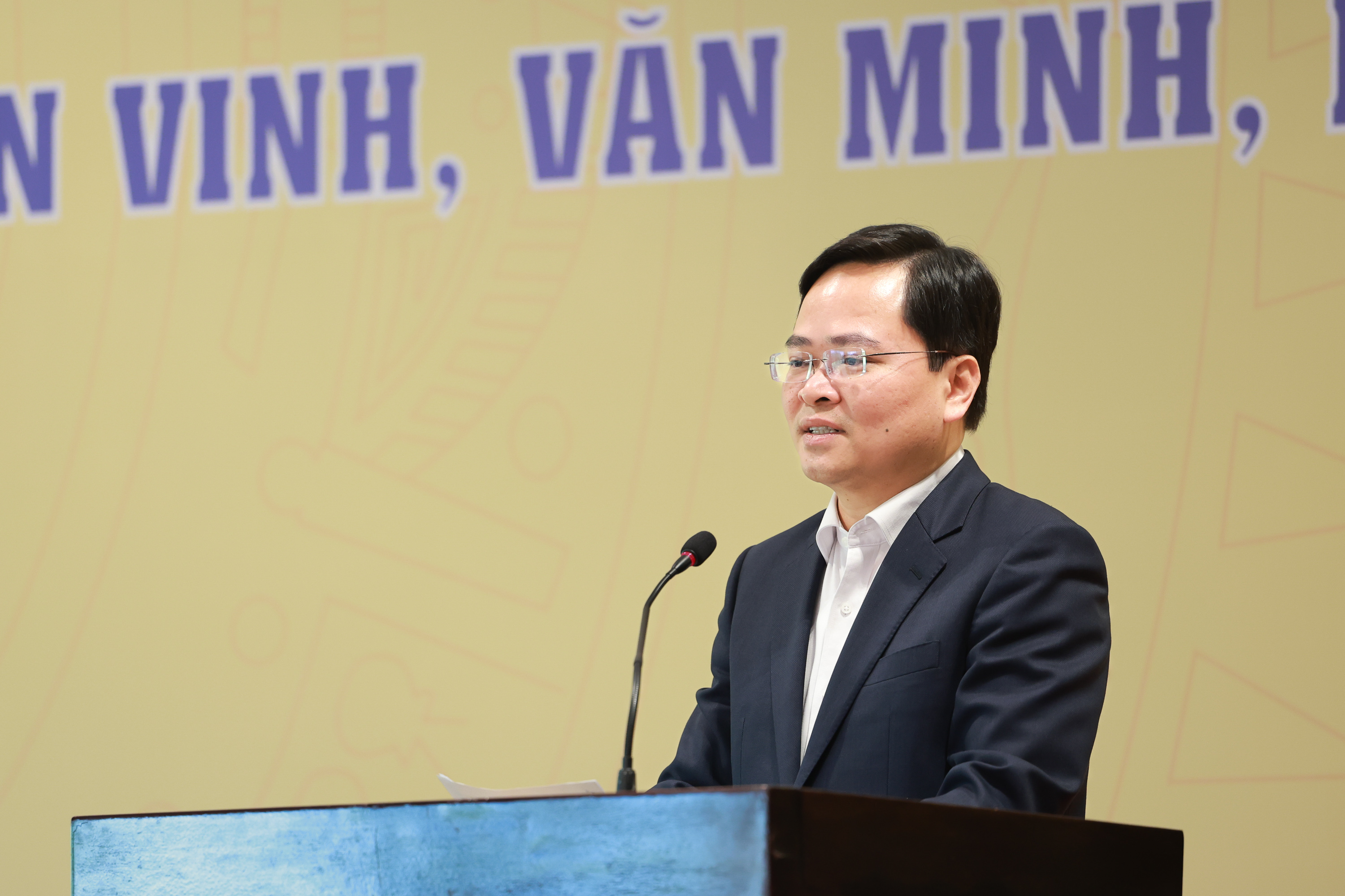 B&aacute;c Nguyễn Anh Tuấn - Ủy vi&ecirc;n Ban Chấp h&agrave;nh Trung ương Đảng, Ph&oacute; Chủ tịch Ủy ban Trung ương MTTQ Việt Nam, Chủ tịch Tổng LĐLĐ Việt Nam - ph&aacute;t biểu tại Trung t&acirc;m thảo luận số 3.
