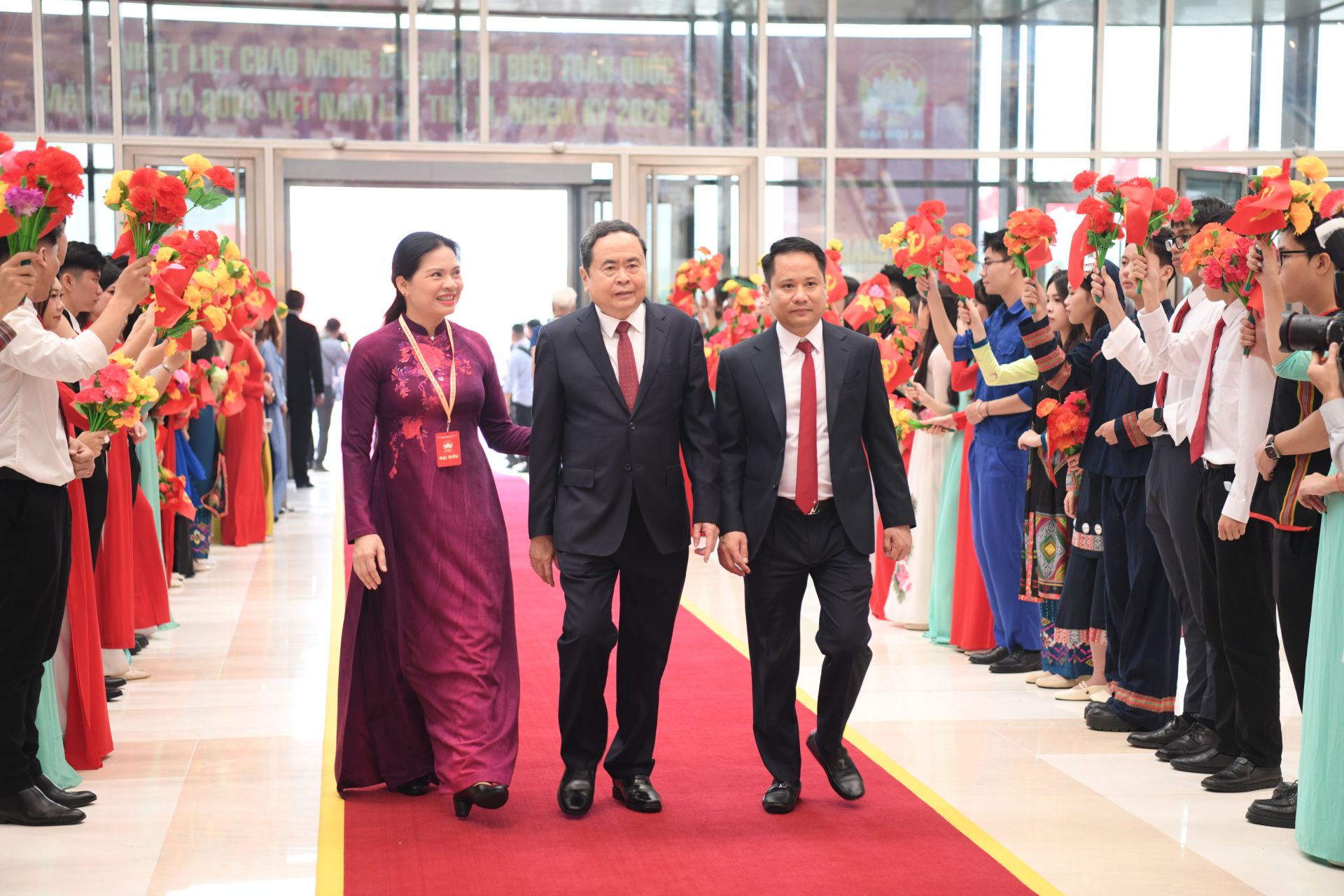 Đại hội vui mừng được đ&oacute;n tiếp Chủ tịch Quốc hội Trần Thanh Mẫn.