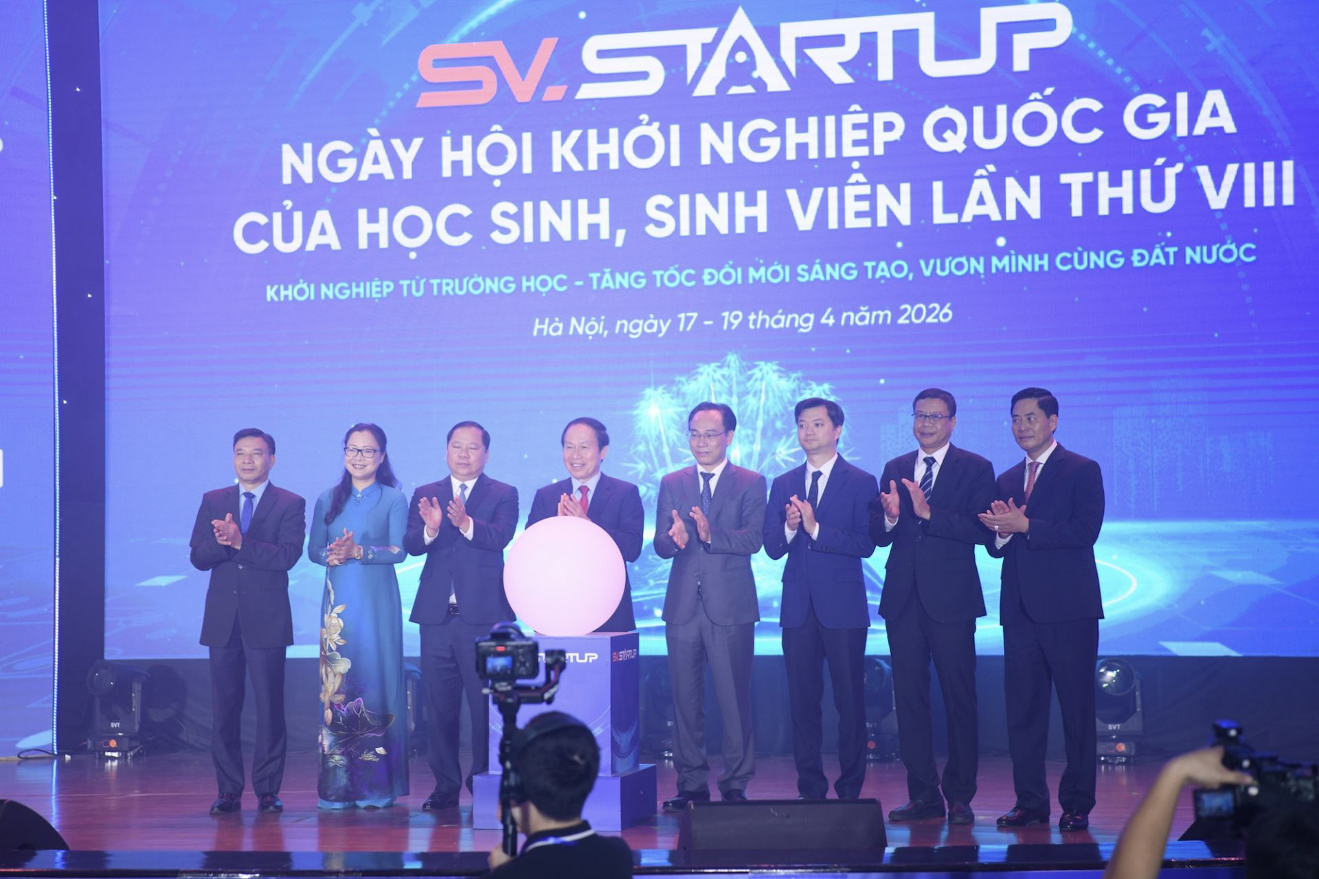 Thời gian qua, B&ocirc;̣ GD&ĐT đã có nhi&ecirc;̀u chương trình h&ocirc;̃ trợ học sinh, sinh vi&ecirc;n khởi nghi&ecirc;̣p.
