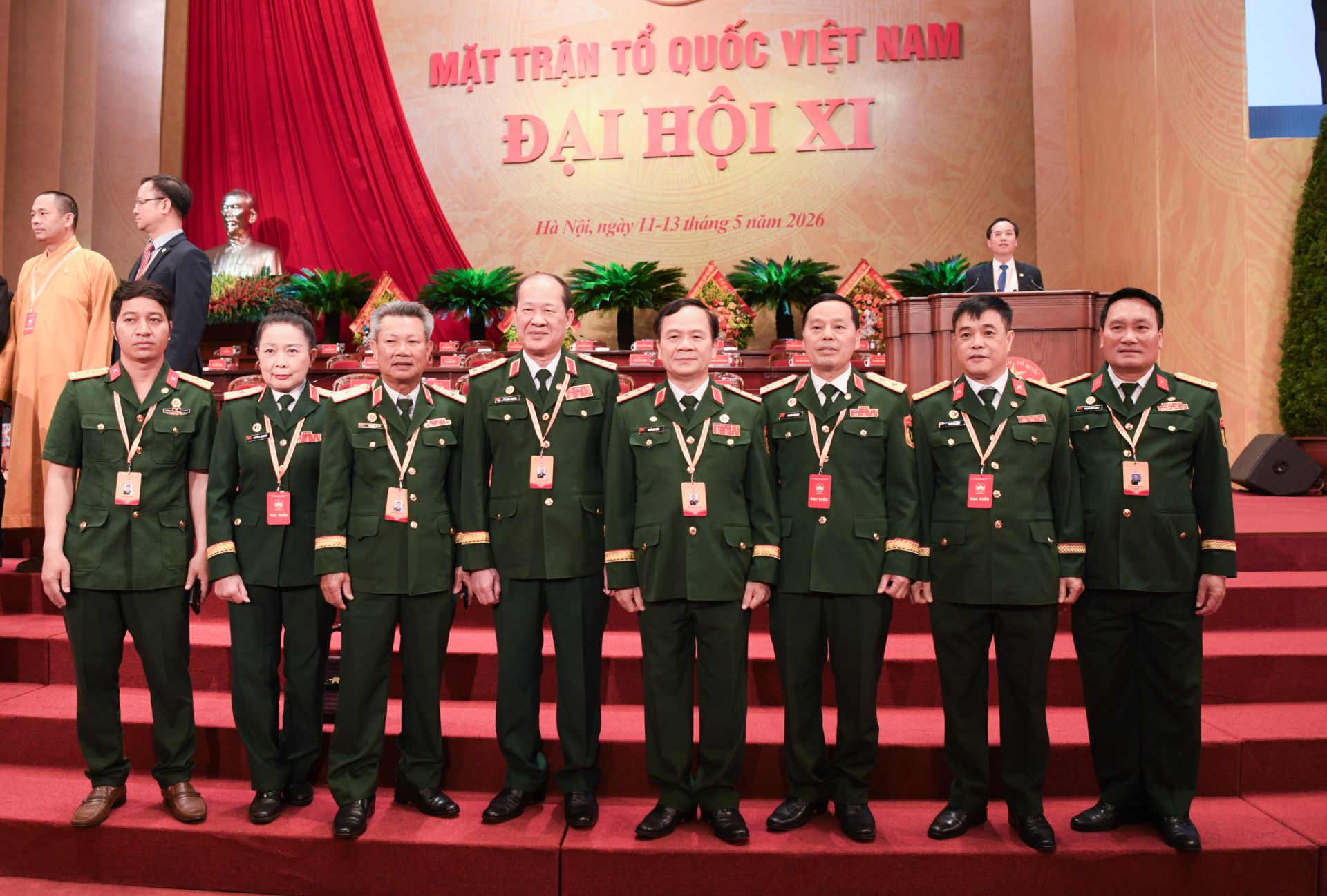 C&aacute;c đại biểu chụp ảnh lưu niệm b&ecirc;n lề Lễ Bế mạc Đại hội.