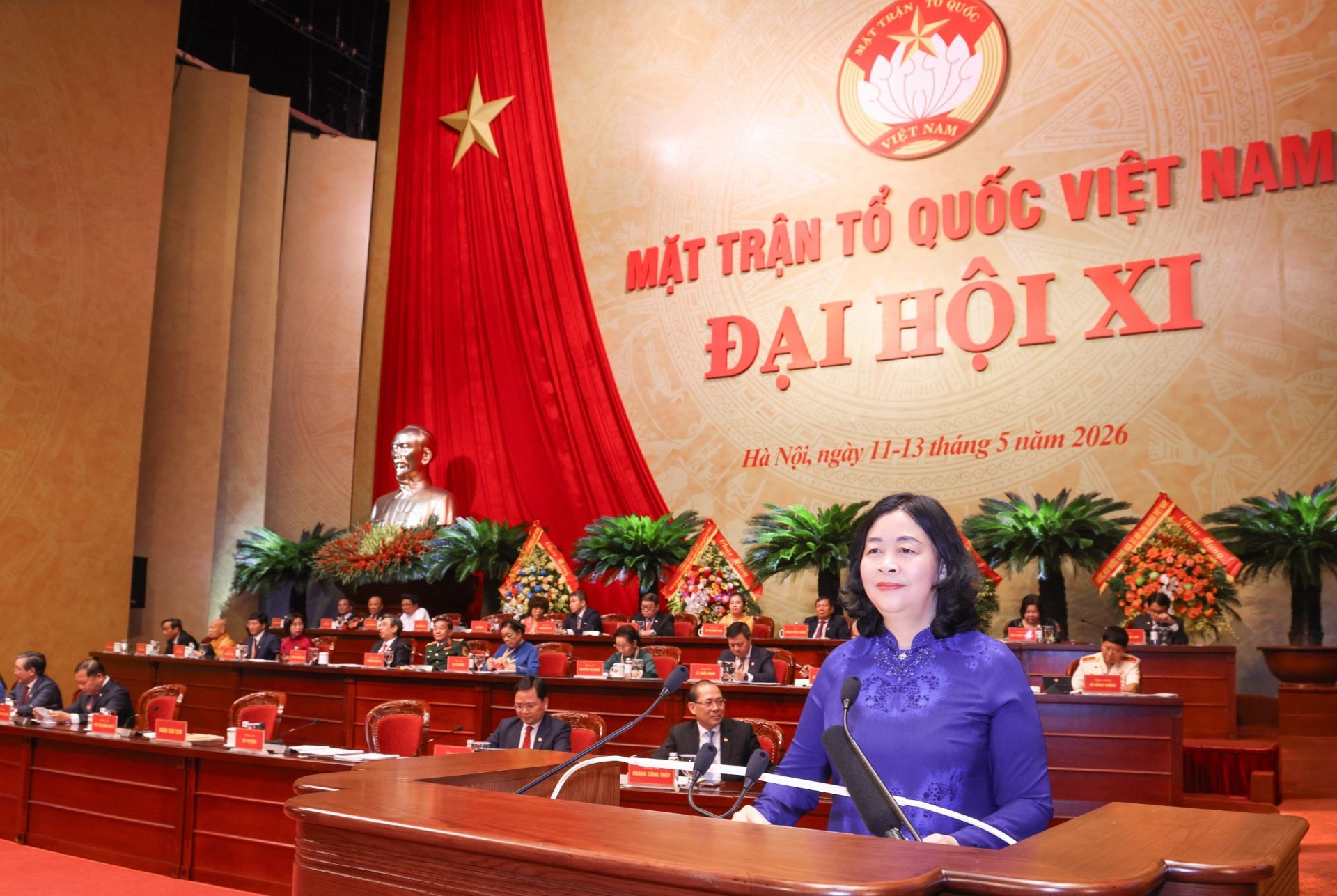 B&aacute;c B&ugrave;i Thị Minh Ho&agrave;i - Ủy vi&ecirc;n Bộ Ch&iacute;nh Trị, Chủ tịch Ủy ban T.Ư MTTQ Việt Nam ph&aacute;t biểu bế mạc Đại hội.