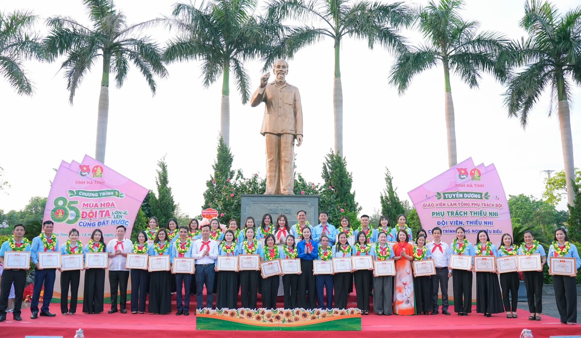35 gi&aacute;o vi&ecirc;n l&agrave;m Tổng phụ tr&aacute;ch Đội: Những người thầy, c&ocirc; &ldquo;truyền lửa&rdquo; lặng thầm, chắp c&aacute;nh cho những ước mơ tuổi thơ bằng sự y&ecirc;u nghề, nhiệt huyết v&agrave; sự s&aacute;ng tạo kh&ocirc;ng ngừng . 
10 anh chị phụ tr&aacute;ch thiếu nhi: Những người đồng h&agrave;nh tận t&acirc;m, y&ecirc;u thương gần gũi g&oacute;p phần bồi dưỡng l&yacute; tưởng v&agrave; kỹ năng cho thế hệ măng non.
