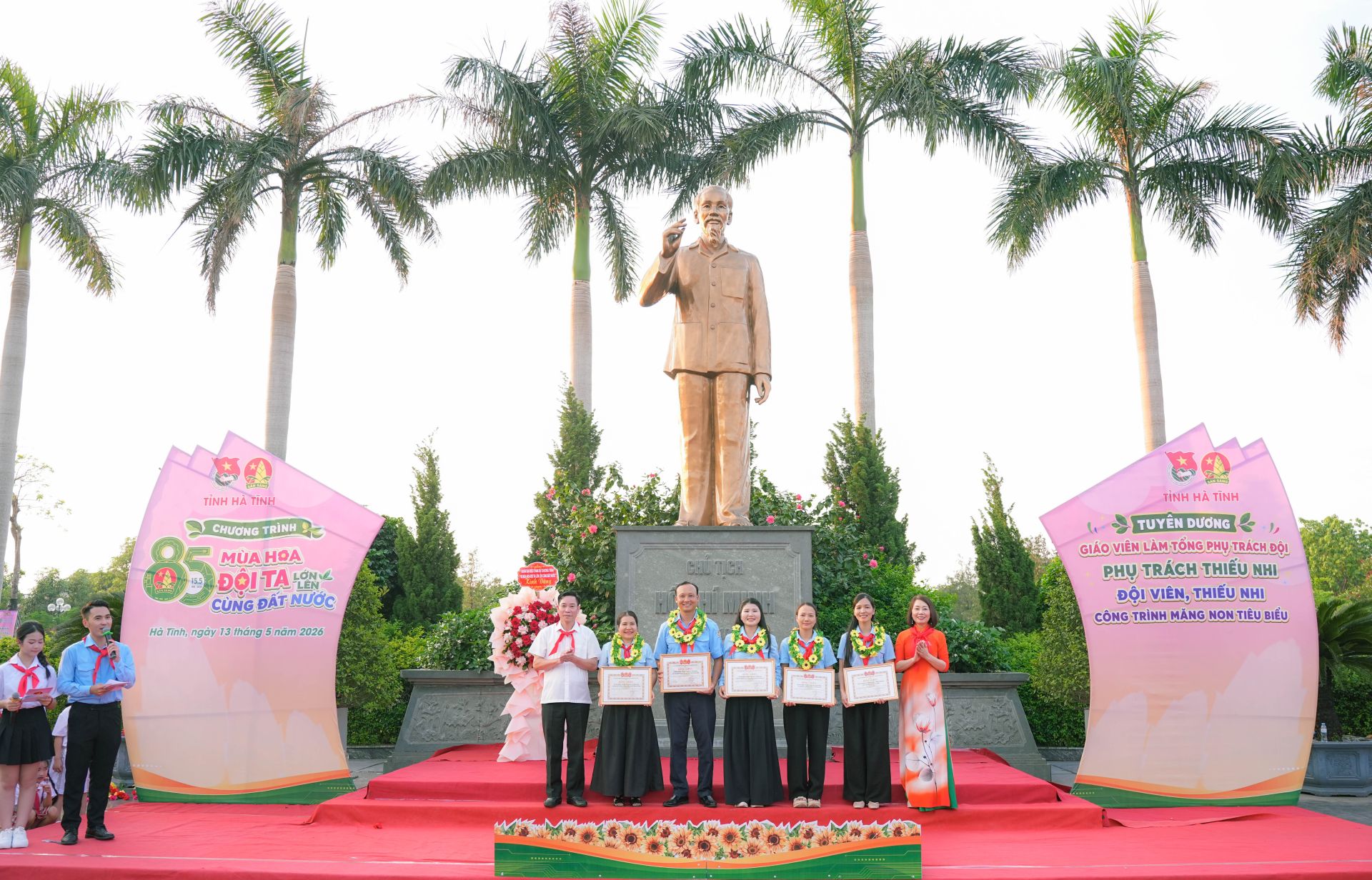 5 c&ocirc;ng tr&igrave;nh măng non xuất sắc: Những &yacute; tưởng đẹp, minh chứng cho tinh thần s&aacute;ng tạo v&agrave; tr&aacute;ch nhiệm của đội vi&ecirc;n to&agrave;n tỉnh trong đợt thi đua cao điểm. Kh&aacute;t vọng vươn l&ecirc;n c&ugrave;ng đất nước