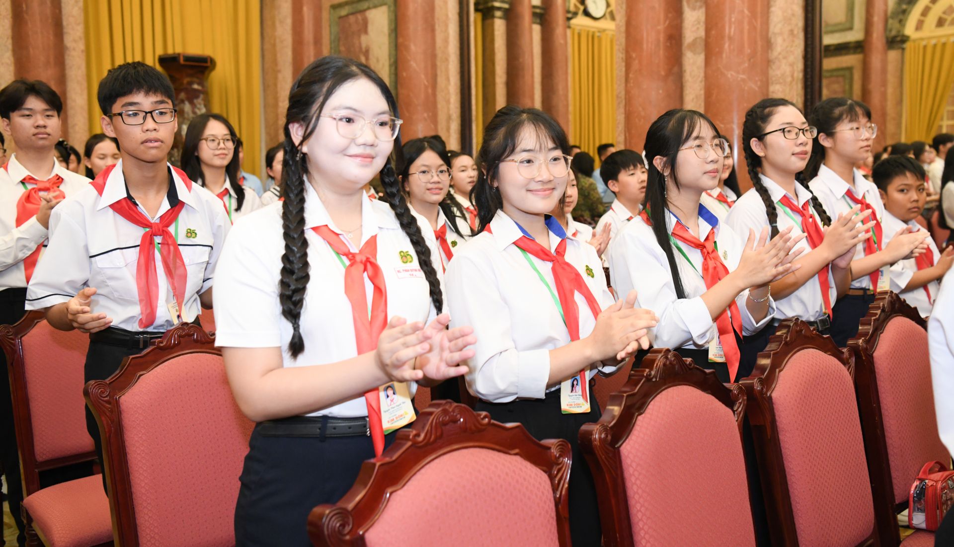 C&aacute;c bạn thiếu nhi ti&ecirc;u biểu tham dự chương tr&igrave;nh.