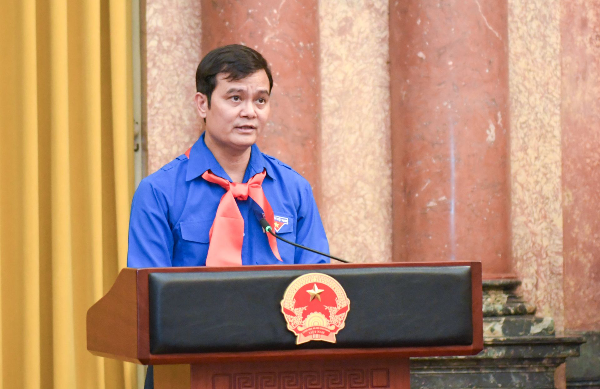 Anh B&ugrave;i Quang Huy - Ủy vi&ecirc;n T.Ư Đảng, B&iacute; thư thứ nhất T.Ư Đo&agrave;n b&aacute;o c&aacute;o với Tổng B&iacute; thư, Chủ tịch nước T&ocirc; L&acirc;m tại buổi gặp mặt.