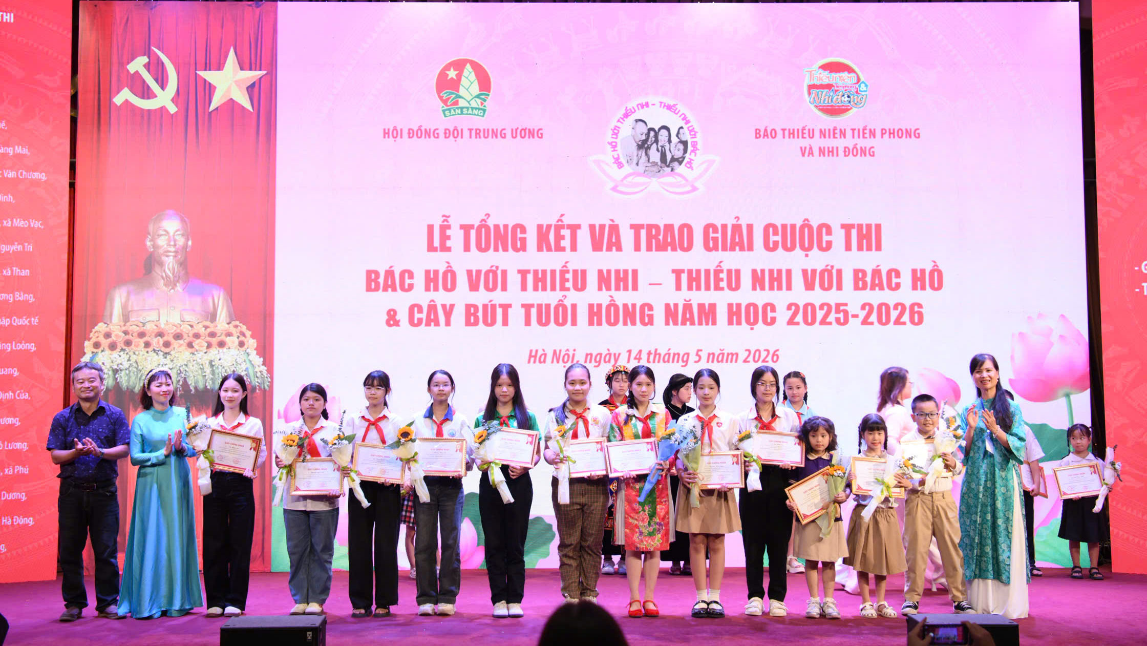 Những &ldquo;c&acirc;y b&uacute;t nhỏ&rdquo; xuất sắc gi&agrave;nh giải Nhất cuộc thi s&aacute;ng t&aacute;c văn học thiếu nhi &ldquo;C&acirc;y b&uacute;t Tuổi hồng&rdquo;.