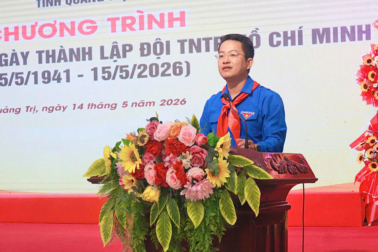 Anh Đinh Trung Hiếu - Ph&oacute; B&iacute; thư Thường trực Tỉnh Đo&agrave;n, Chủ tịch Hội đồng Đội ph&aacute;t  biểu tại chương tr&igrave;nh