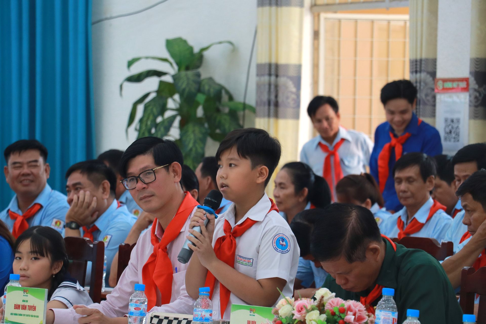 Kh&ocirc;ng kh&iacute; trao đổi s&ocirc;i nổi tại chương tr&igrave;nh ch&agrave;o mừng ng&agrave;y th&agrave;nh lập Đội ở T&acirc;y Ninh. 
