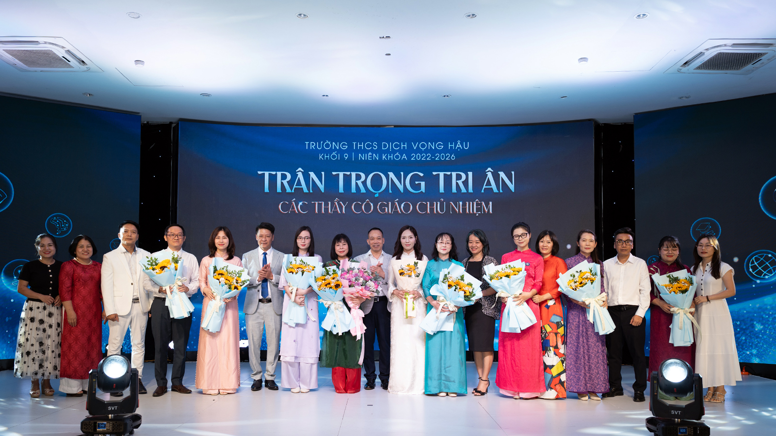 Ban phụ huynh c&aacute;c lớp tri &acirc;n c&aacute;c thầy c&ocirc; gi&aacute;o vi&ecirc;n chủ nhiệm.