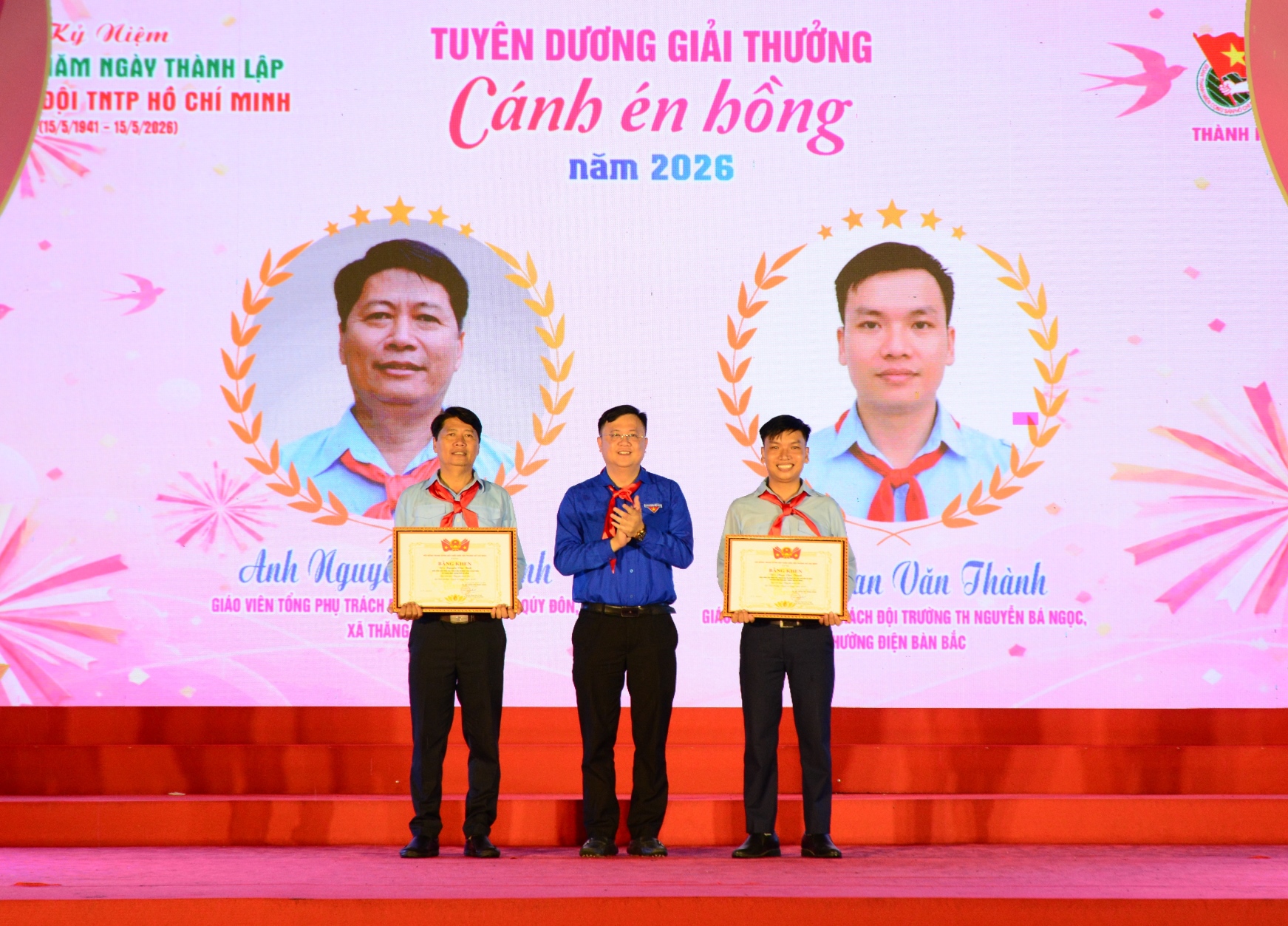 Th&agrave;nh đo&agrave;n Đ&agrave; Nẵng Tuy&ecirc;n dương, khen thưởng c&aacute;c tập thể, c&aacute; nh&acirc;n xuất sắc.
