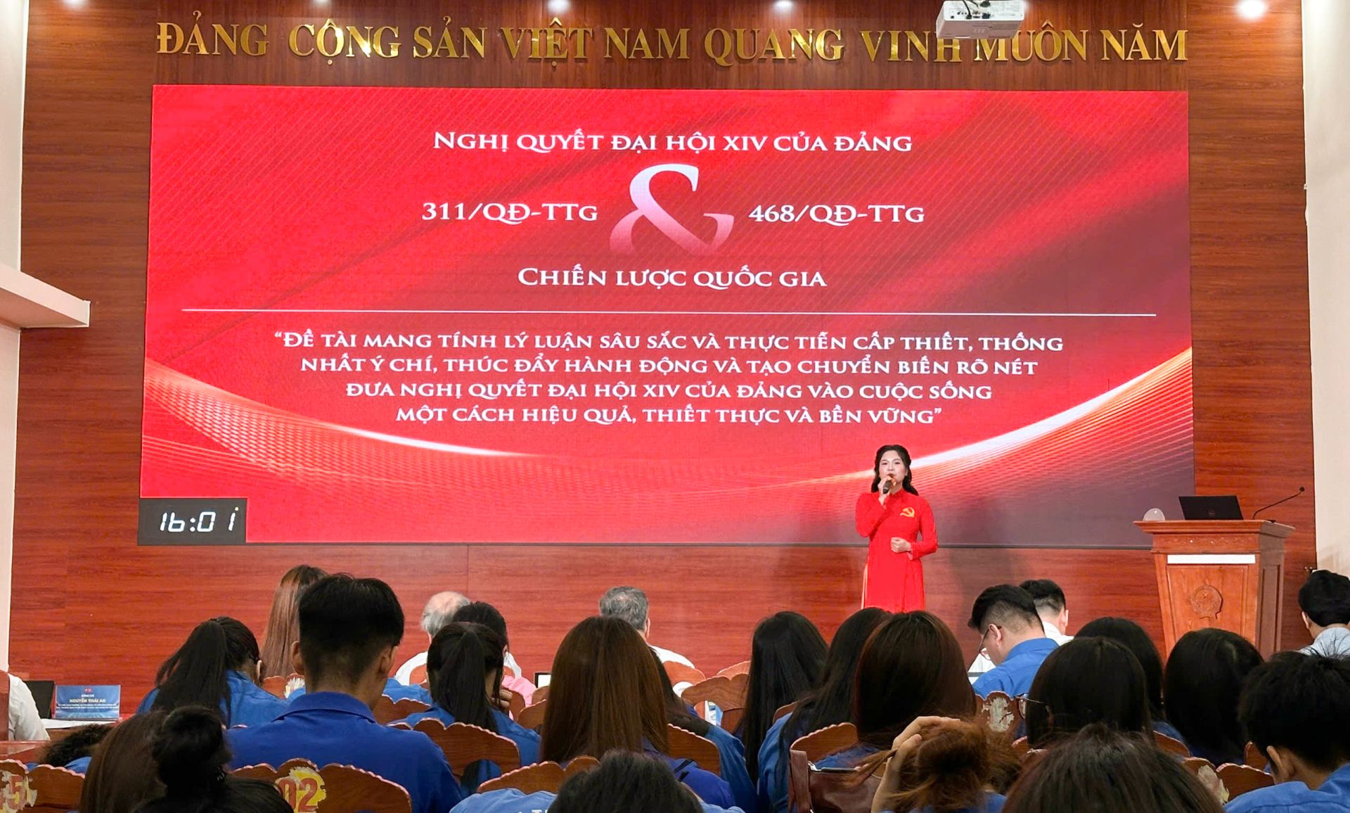 Ph&acirc;̀n thi của báo cáo vi&ecirc;n Đặng Chinh Ngọc và Phan H&ocirc;̀ng Nhung, đơn vị Báo Thi&ecirc;́u ni&ecirc;n Ti&ecirc;̀n phong và Nhi đ&ocirc;̀ng.