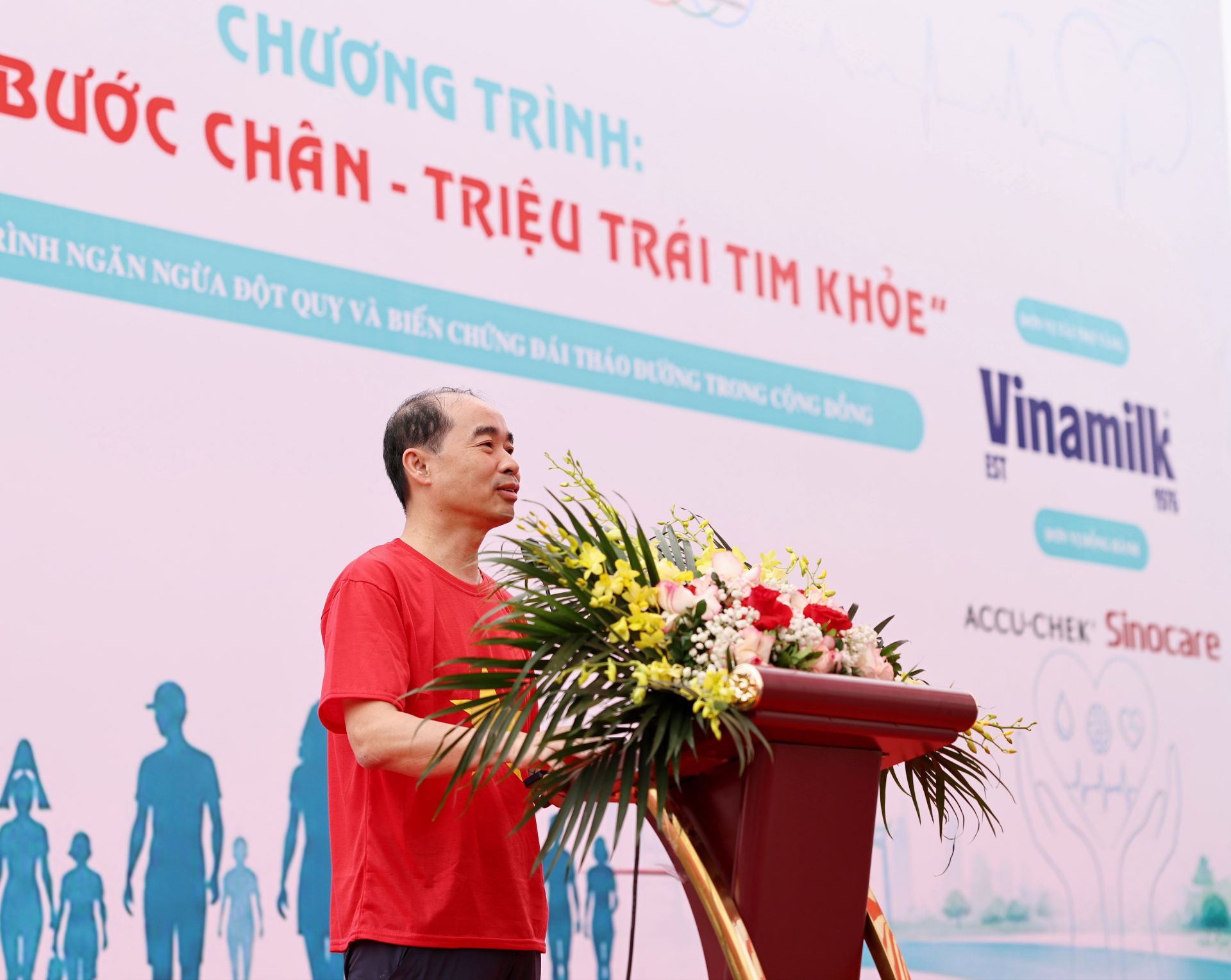 TS.BS. Nguyễn Đ&igrave;nh Hưng - Ph&oacute; Gi&aacute;m đốc Sở Y tế TP. H&agrave; Nội ph&aacute;t biểu tại chương tr&igrave;nh &ldquo;Ng&agrave;n bước ch&acirc;n &ndash; Triệu tr&aacute;i tim khỏe&rdquo;.