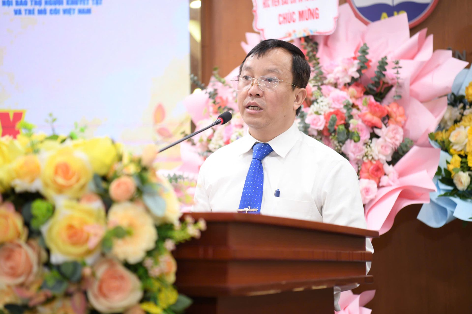 Tổng Bi&ecirc;n tập Tạp ch&iacute; Thanh ni&ecirc;n Nguy&ecirc;̃n Toàn Thắng phát bi&ecirc;̉u tại bu&ocirc;̉i l&ecirc;̃.