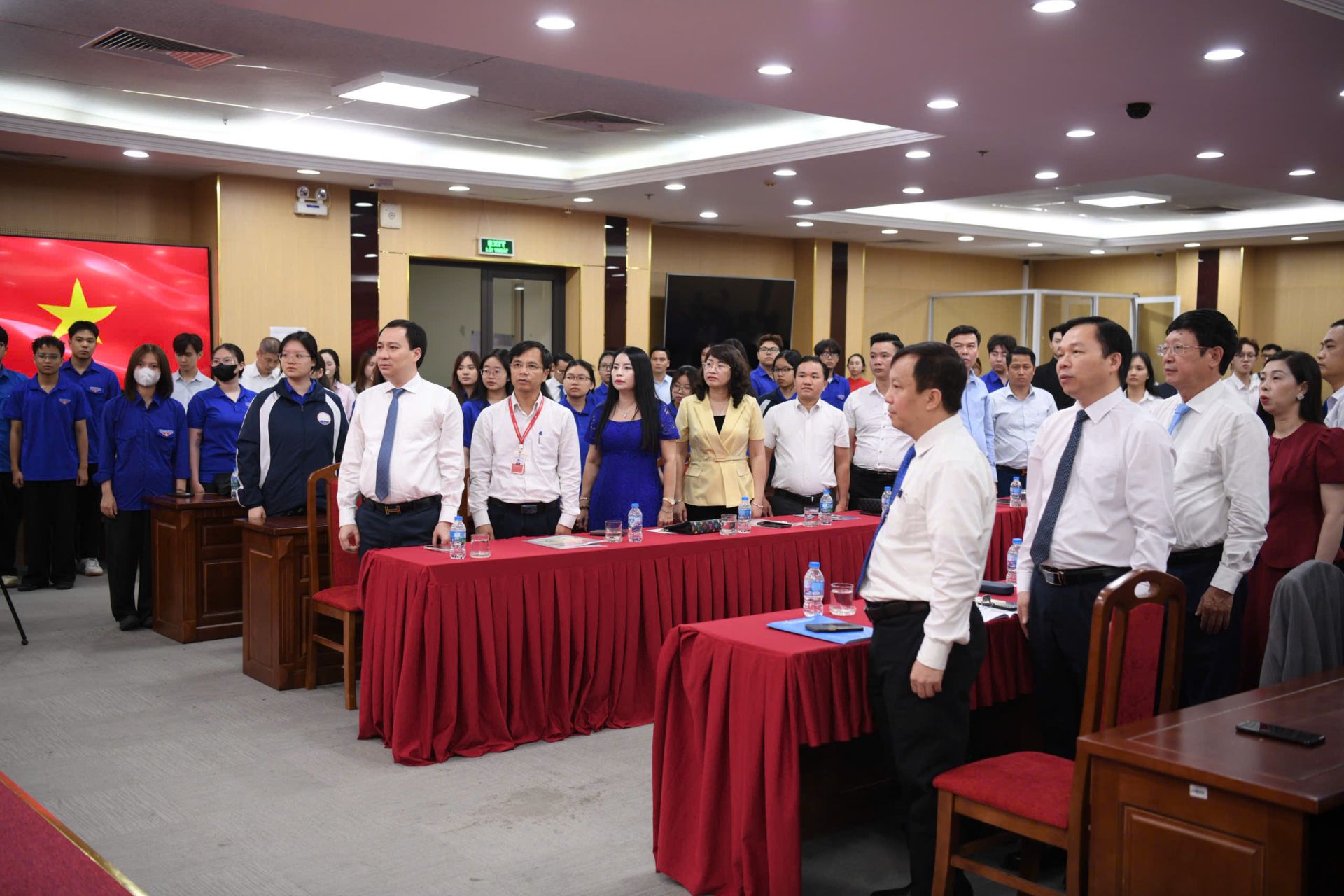 Quang cảnh L&ecirc;̃ phát đ&ocirc;̣ng cu&ocirc;̣c thi 