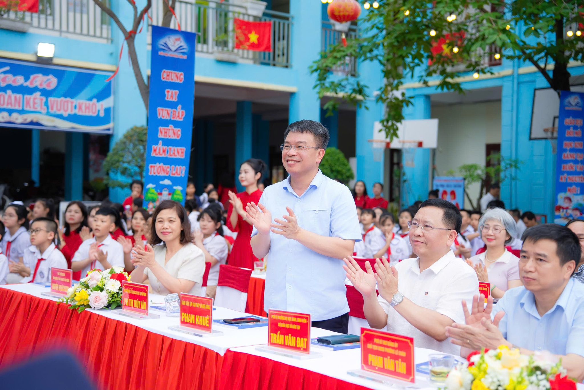 C&aacute;c đại biểu