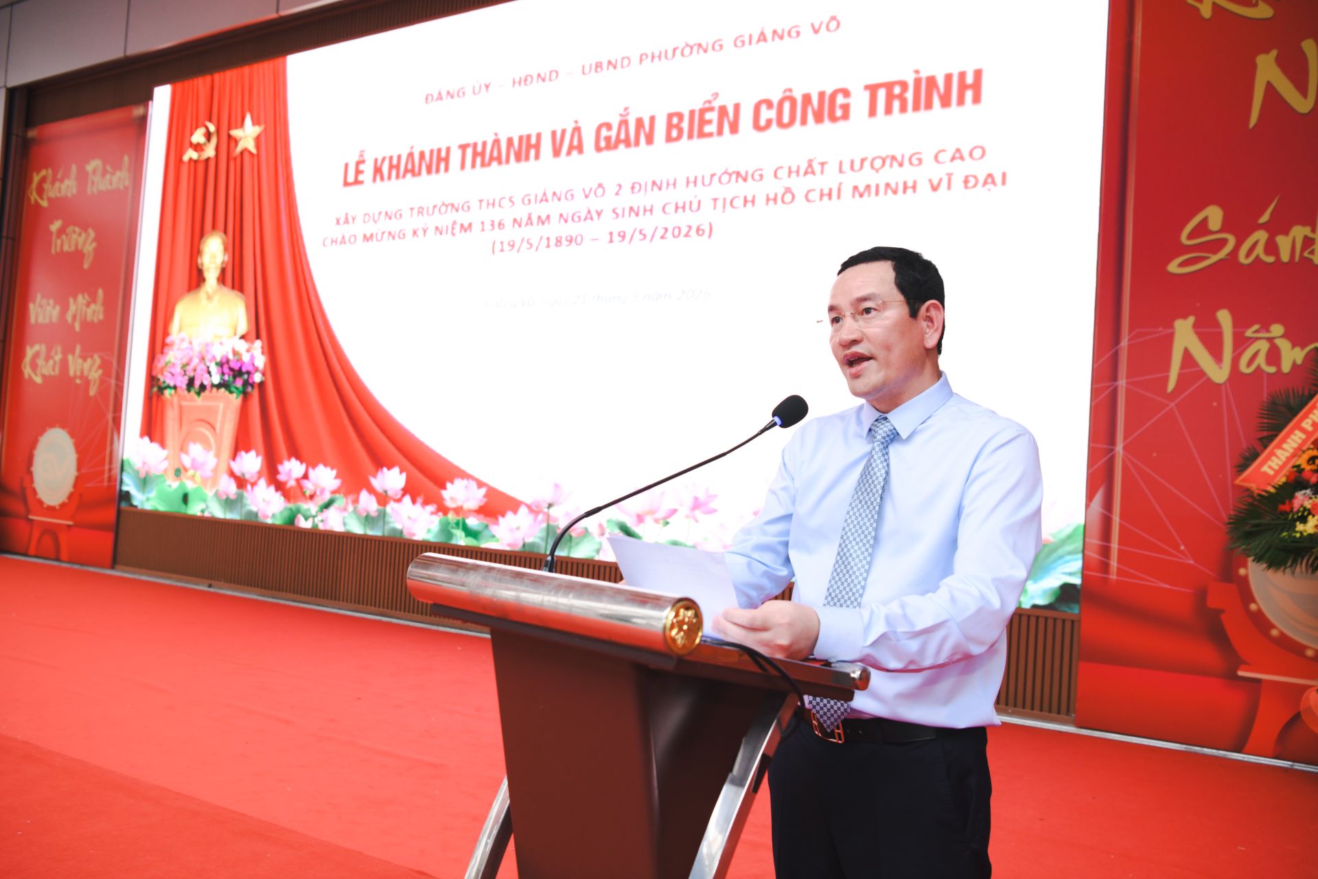 Chủ tịch UBND phường Giảng V&otilde; Cồ Như Dũng ph&aacute;t biểu tại buổi lễ.