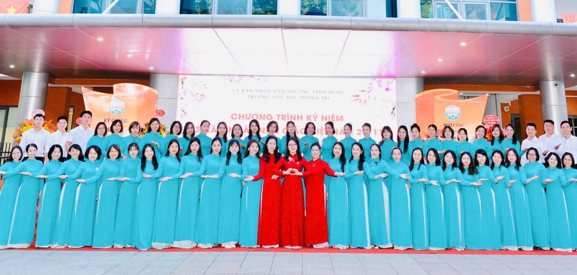 T&acirc;̣p th&ecirc;̉ th&acirc;̀y c&ocirc; giáo của trường Ti&ecirc;̉u học Thanh Trì lu&ocirc;n chú ý đ&ecirc;́n c&ocirc;ng tác phong trào và rèn luy&ecirc;̣n cho học sinh.