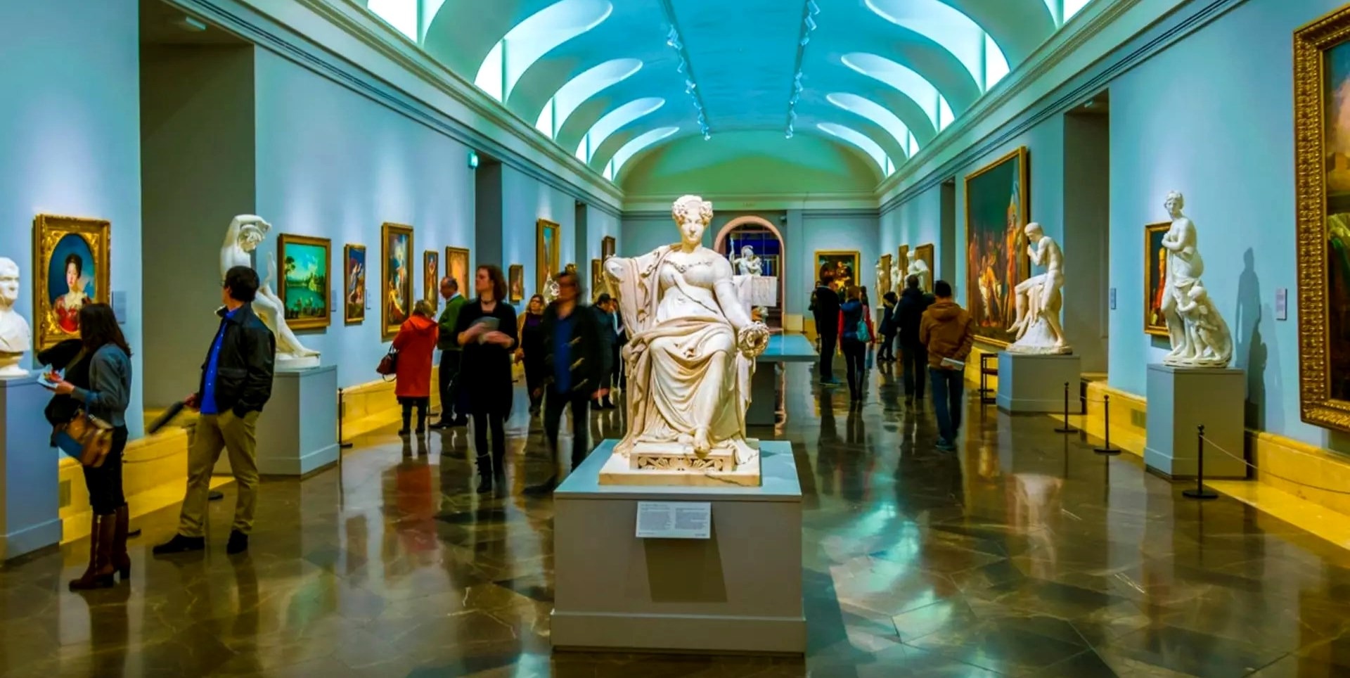 Bảo t&agrave;ng Prado nằm trong Tam gi&aacute;c v&agrave;ng nghệ thuật của Madrid, một phần của khu di sản UNESCO rộng lớn.