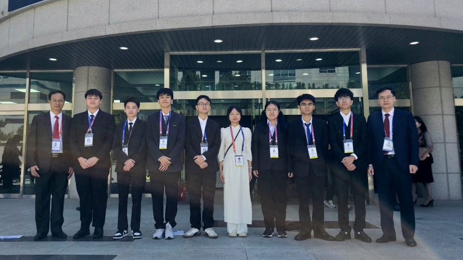 6 học sinh giành Huy chương Bạc Olympic Vật lí châu Á