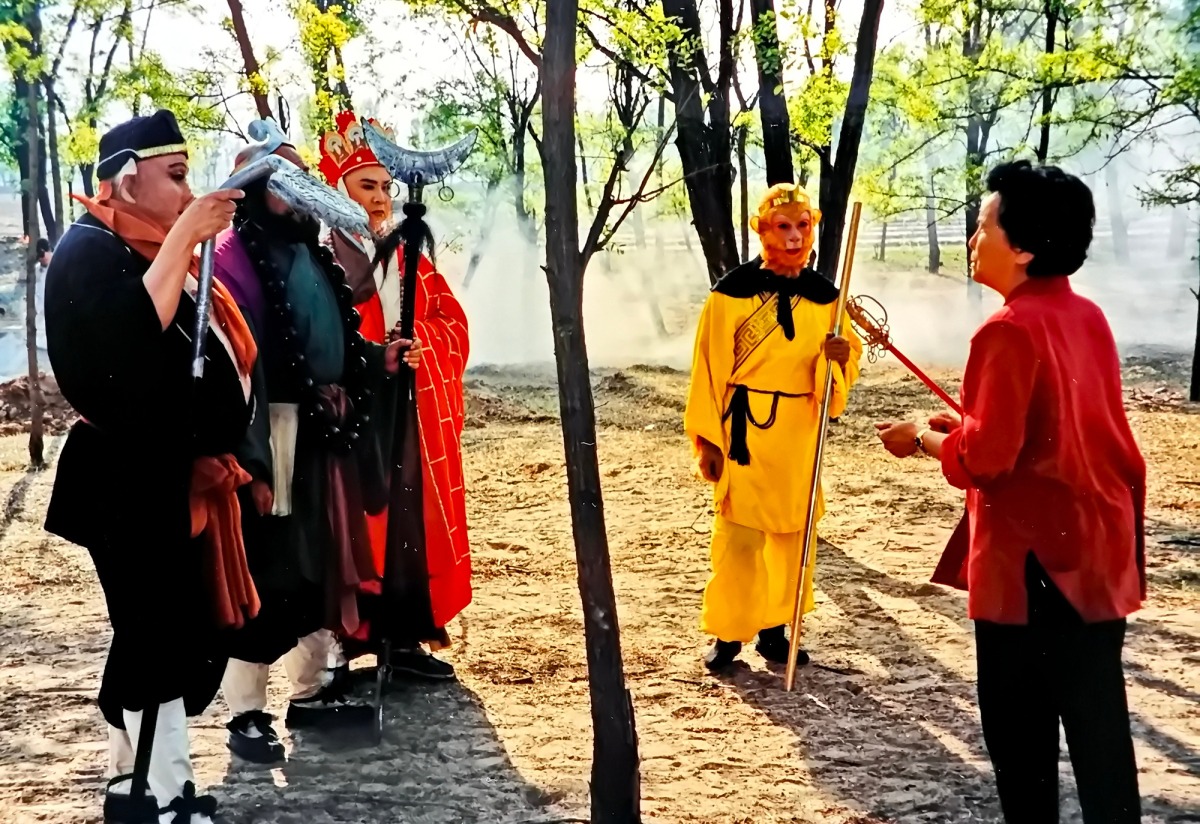 T&aacute;c phẩm bấm m&aacute;y năm 1998, bổ sung nội dung cho bản quay năm 1982, vẫn do Dương Khiết đạo diễn. 