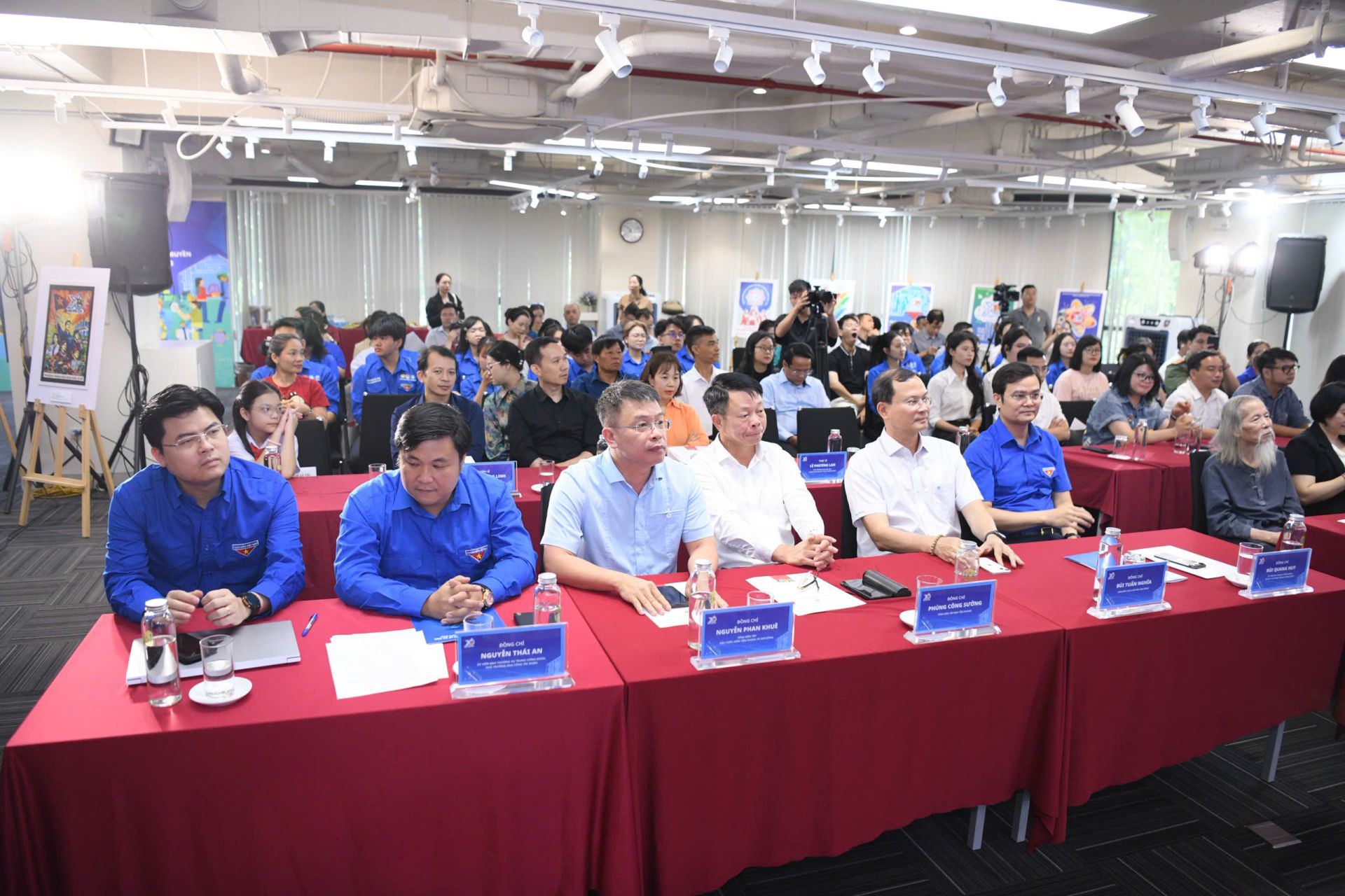 Các đại bi&ecirc;̉u tham dự L&ecirc;̃ t&ocirc;̉ng k&ecirc;́t và trao giải cu&ocirc;̣c thi.