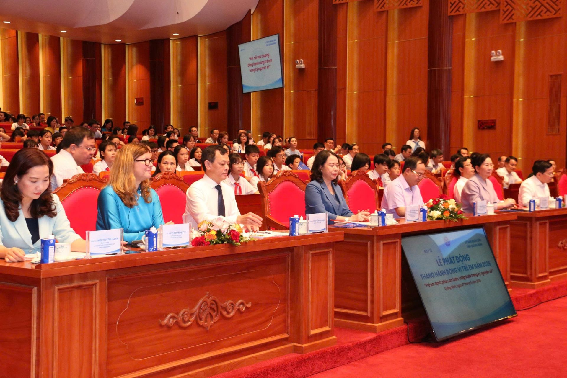 Các đại bi&ecirc;̉u tham dự l&ecirc;̃ phát đ&ocirc;̣ng.