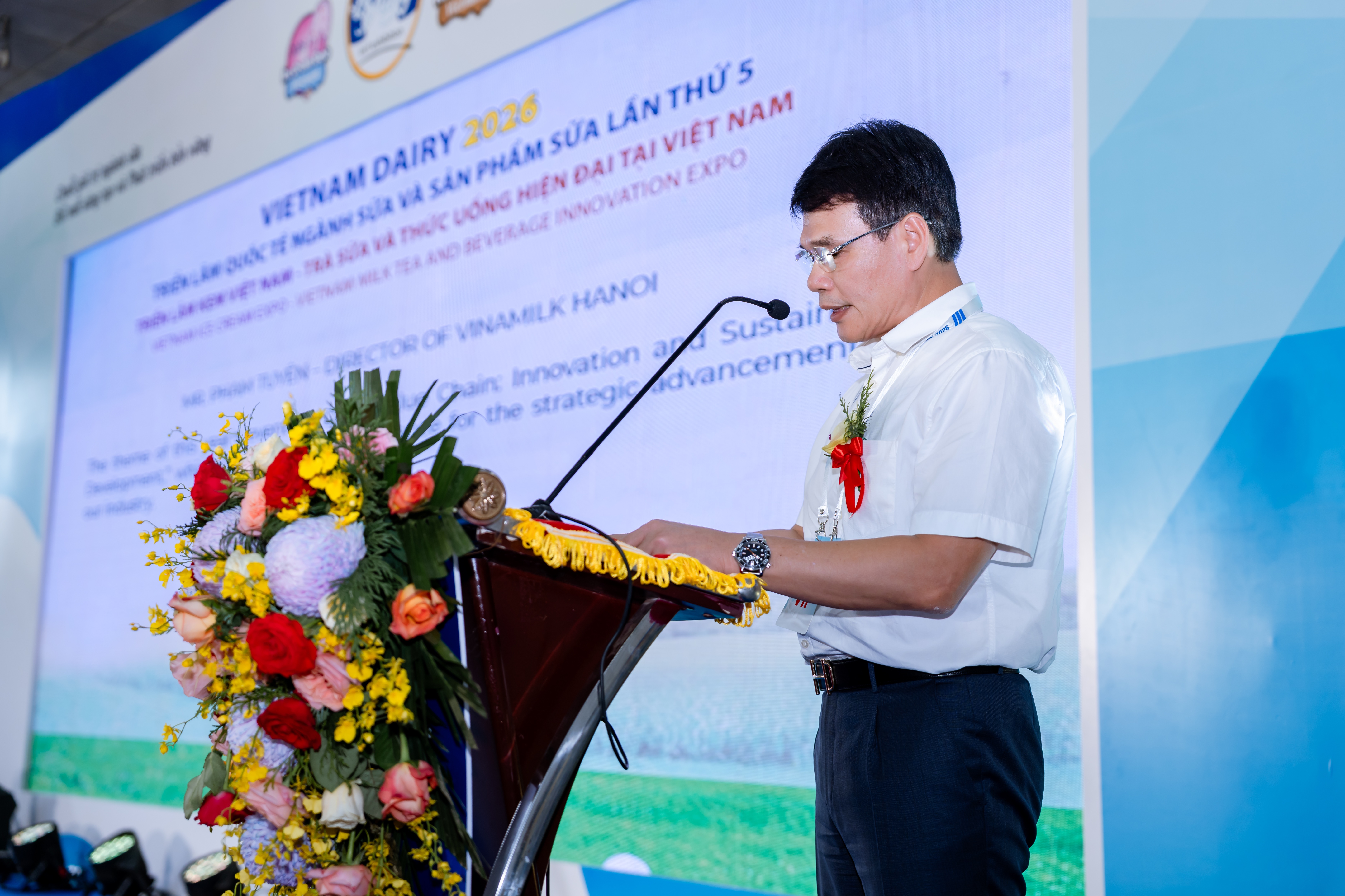 &Ocirc;ng Phạm Tuy&ecirc;n &ndash; Gi&aacute;m đốc chi nh&aacute;nh Vinamilk H&agrave; Nội &ndash; ph&aacute;t biểu tại Lễ khai mạc chuỗi triển l&atilde;m chuy&ecirc;n ng&agrave;nh sữa &ndash; kem- tr&agrave; sữa v&agrave; thức uống hiện đại 2026.