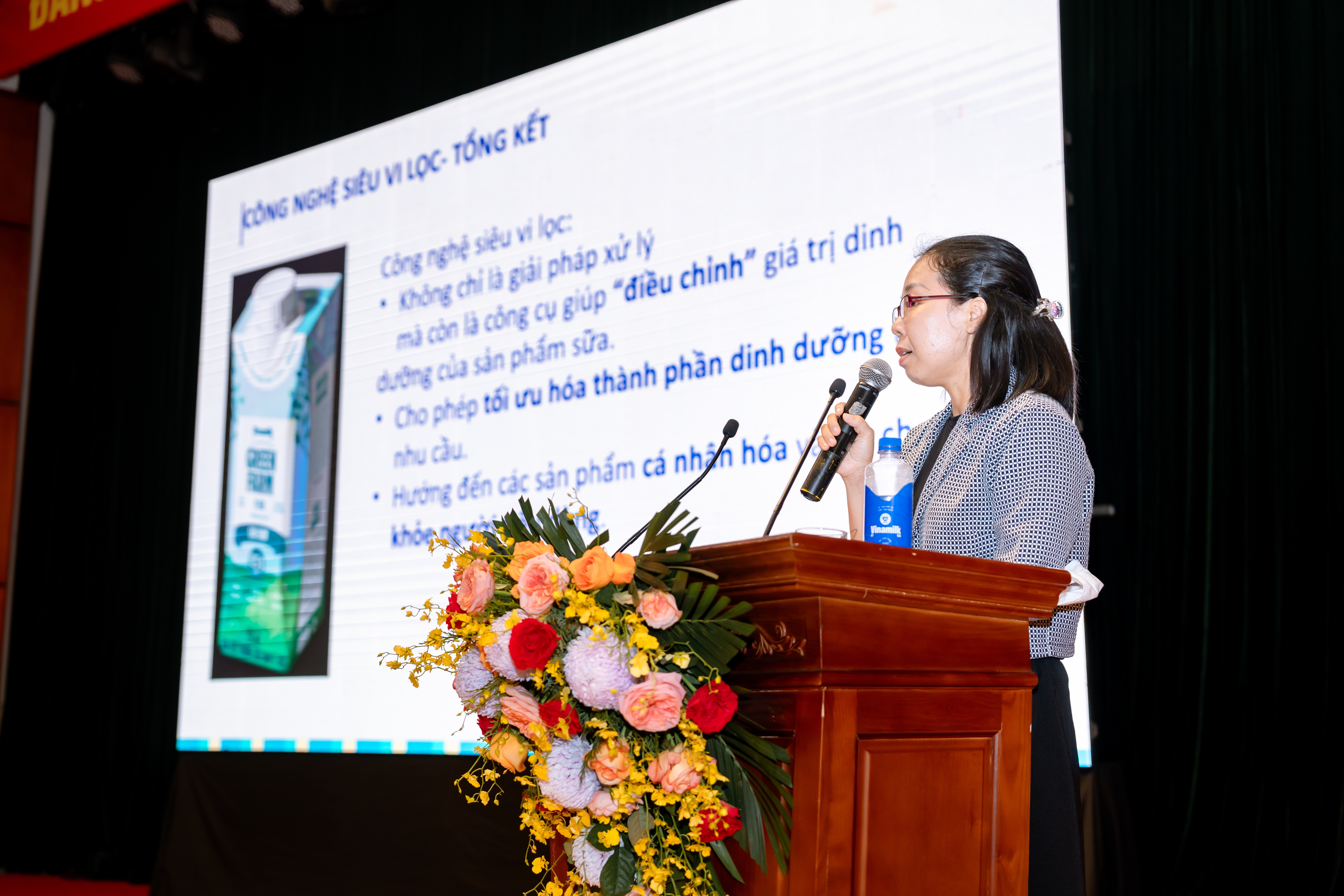 B&agrave; B&ugrave;i Thị Thu Ho&agrave;i &ndash; Gi&aacute;m đốc Nghi&ecirc;n cứu v&agrave; Ph&aacute;t triển sản phẩm Vinamilk chia sẻ về những đột ph&aacute; trong c&ocirc;ng nghệ sản xuất v&agrave; đ&oacute;ng g&oacute;i sữa.