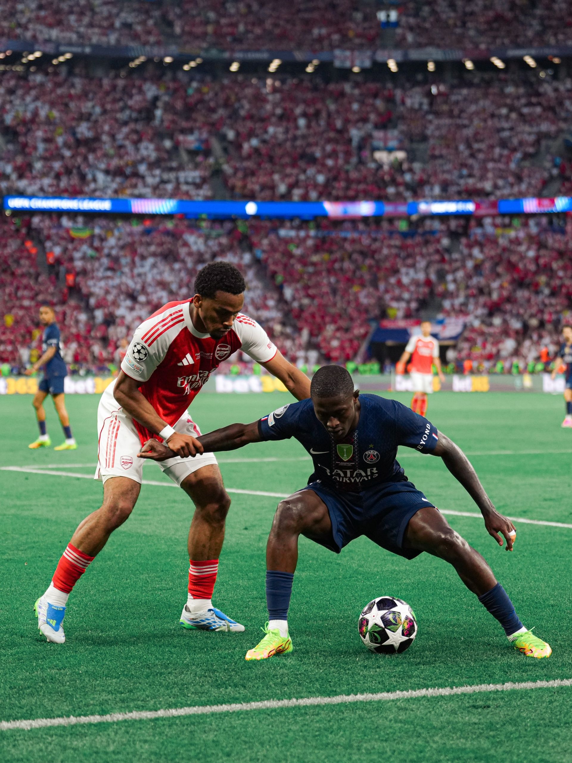 Hai đội đ&atilde; c&oacute; một trận đấu kịch t&iacute;nh. Ảnh: PSG Inside.