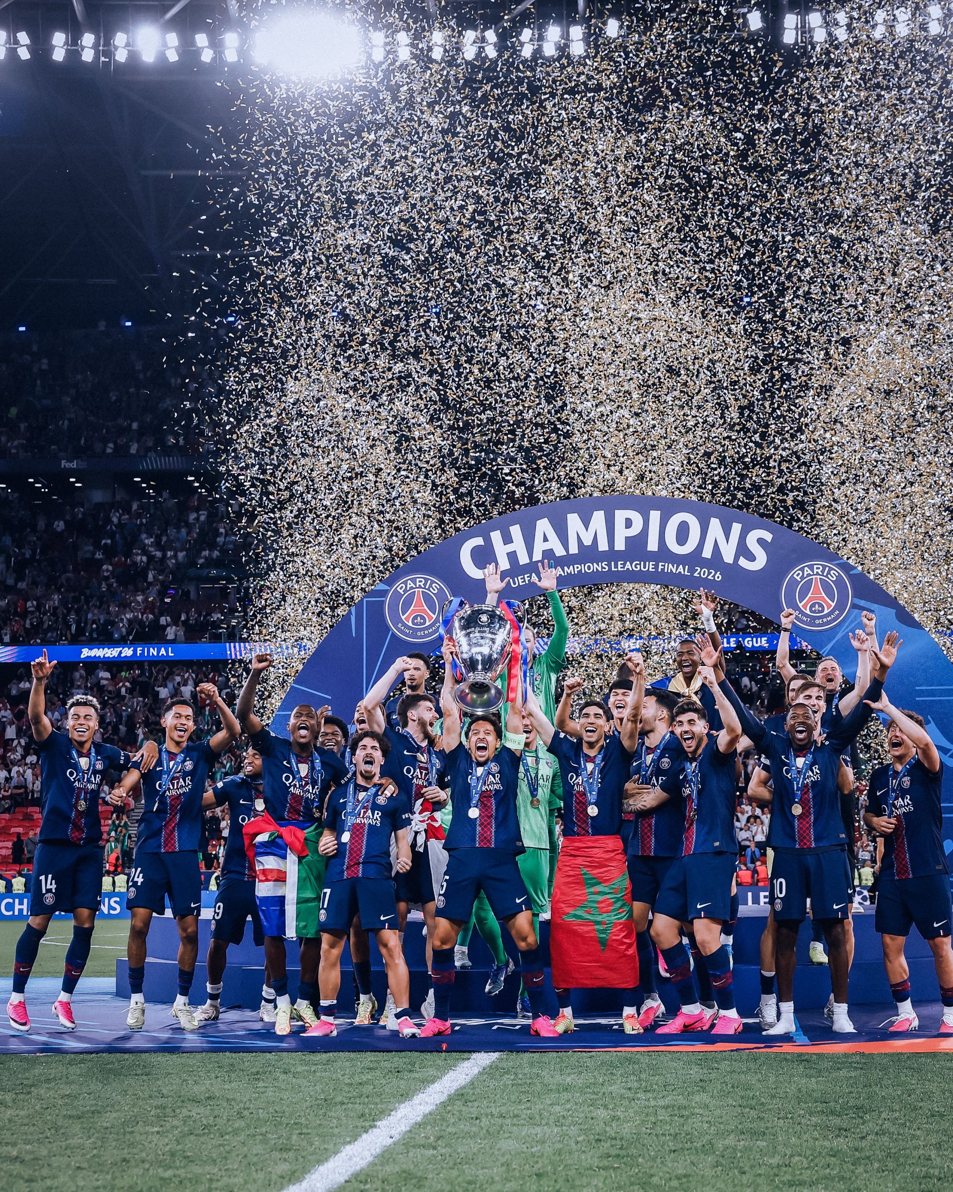 PSG n&acirc;ng cao c&uacute;p v&ocirc; địch Champion League. Ảnh: PSG Inside.