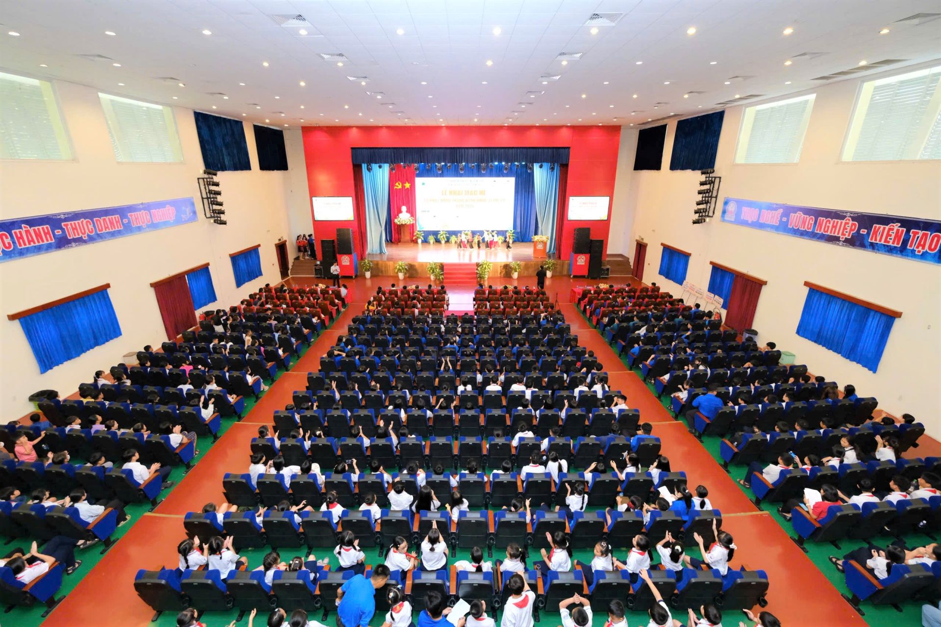 Quang cảnh