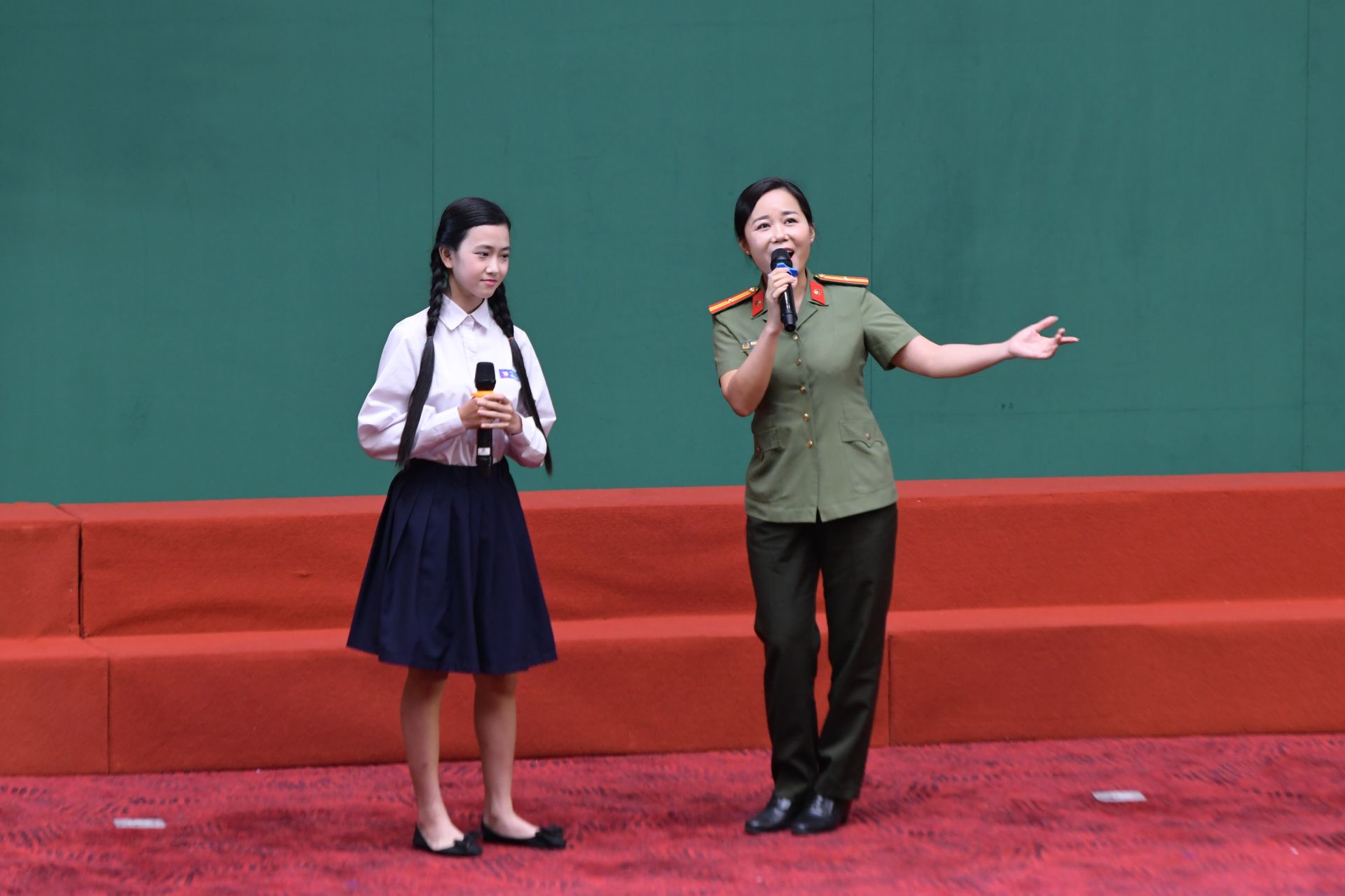 Những tiết mục văn nghệ ch&agrave;o mừng tại chương tr&igrave;nh.