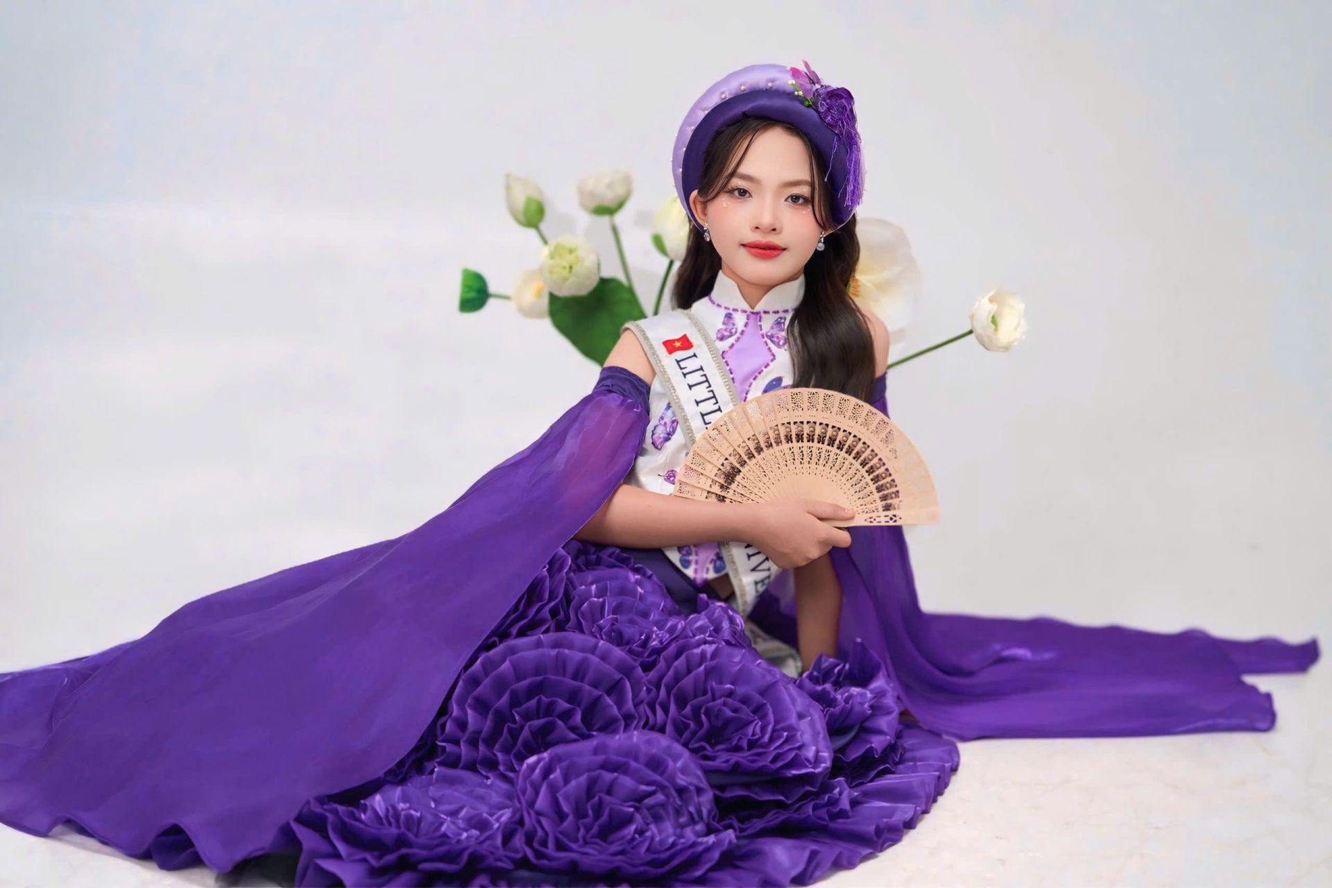 Nguyễn Hoa Thảo Mơ gây ấn tượng với vẻ đẹp trong sáng, phong thái tự tin và niềm đam mê nghệ thuật trong hành trình chinh phục đấu trường Little Miss Universe 2026. Nguyễn Hoa Thảo Mơ gây ấn tượng với vẻ đẹp trong sáng, phong thái tự tin và niềm đam mê nghệ thuật trong hành trình chinh phục đấu trường Little Miss Universe 2026.