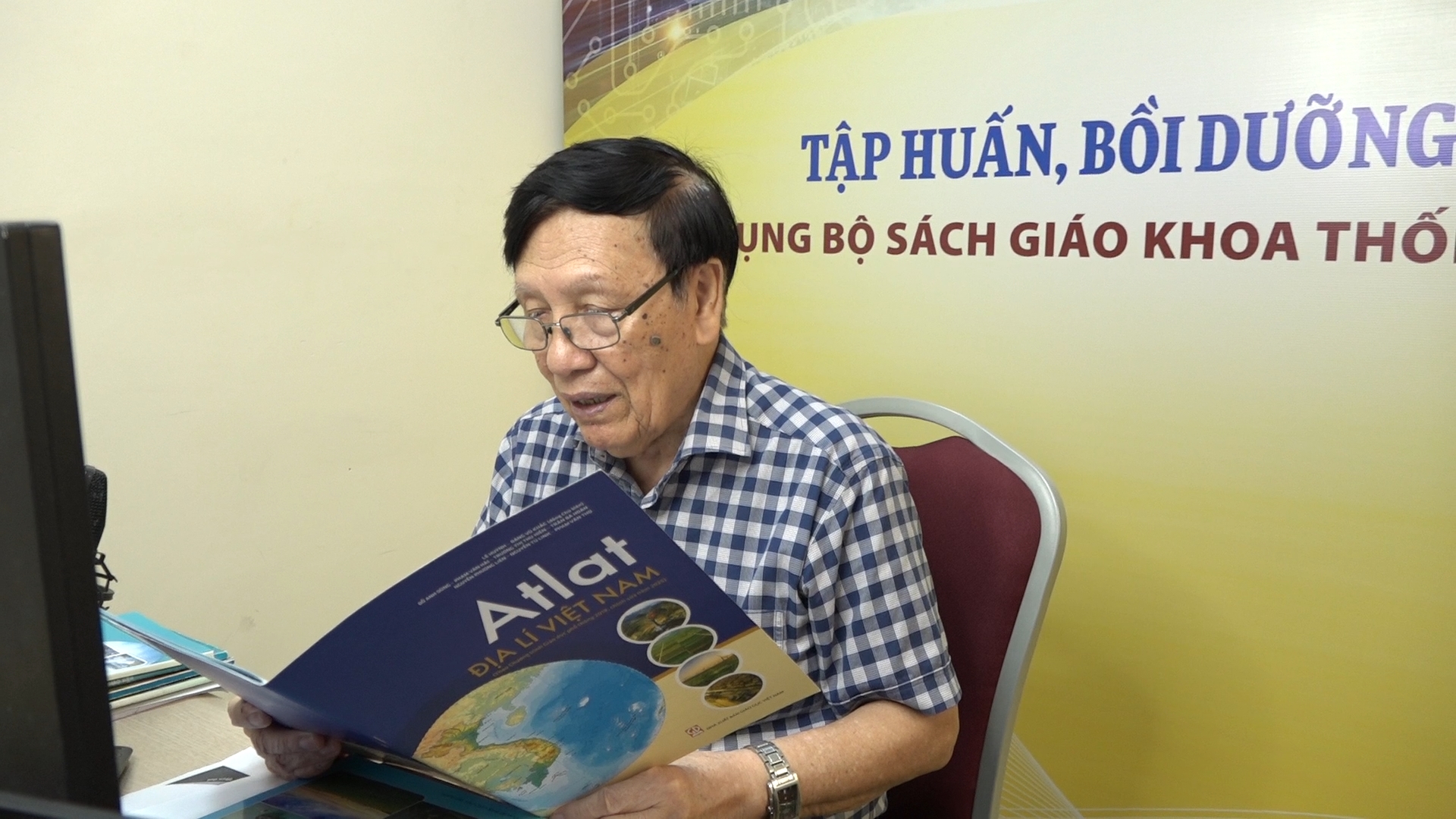 Theo kế hoạch, to&agrave;n bộ 152 t&ecirc;n s&aacute;ch gi&aacute;o khoa từ lớp 1 đến lớp 12 sẽ được đưa v&agrave;o nội dung tập huấn.