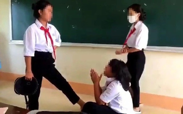 Nhiều vụ việc học sinh đ&aacute;nh nhau từ những nguy&ecirc;n nh&acirc;n rất đơn giản.